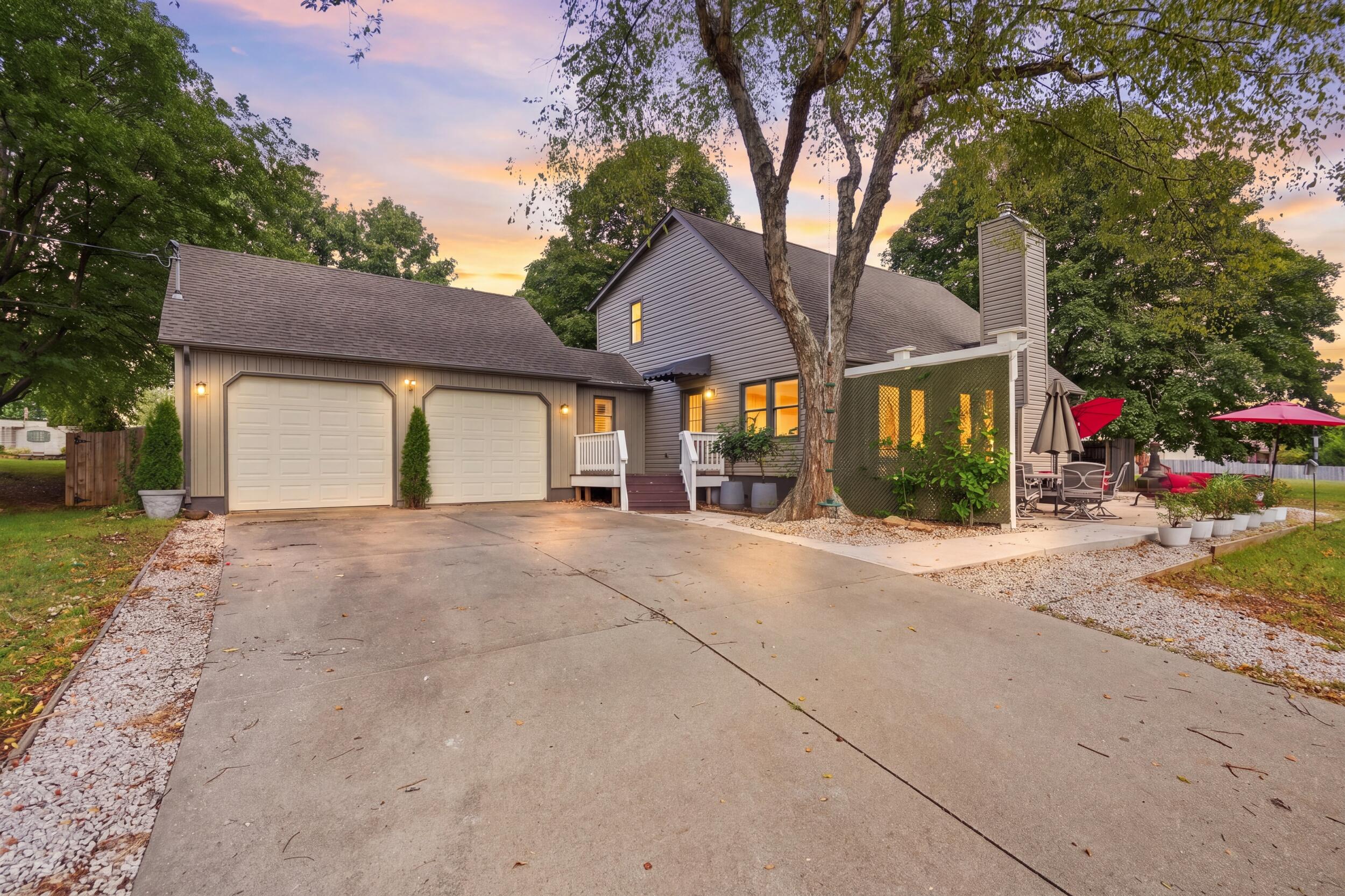 3694 N Monarch Avenue, Springfield MO 65803