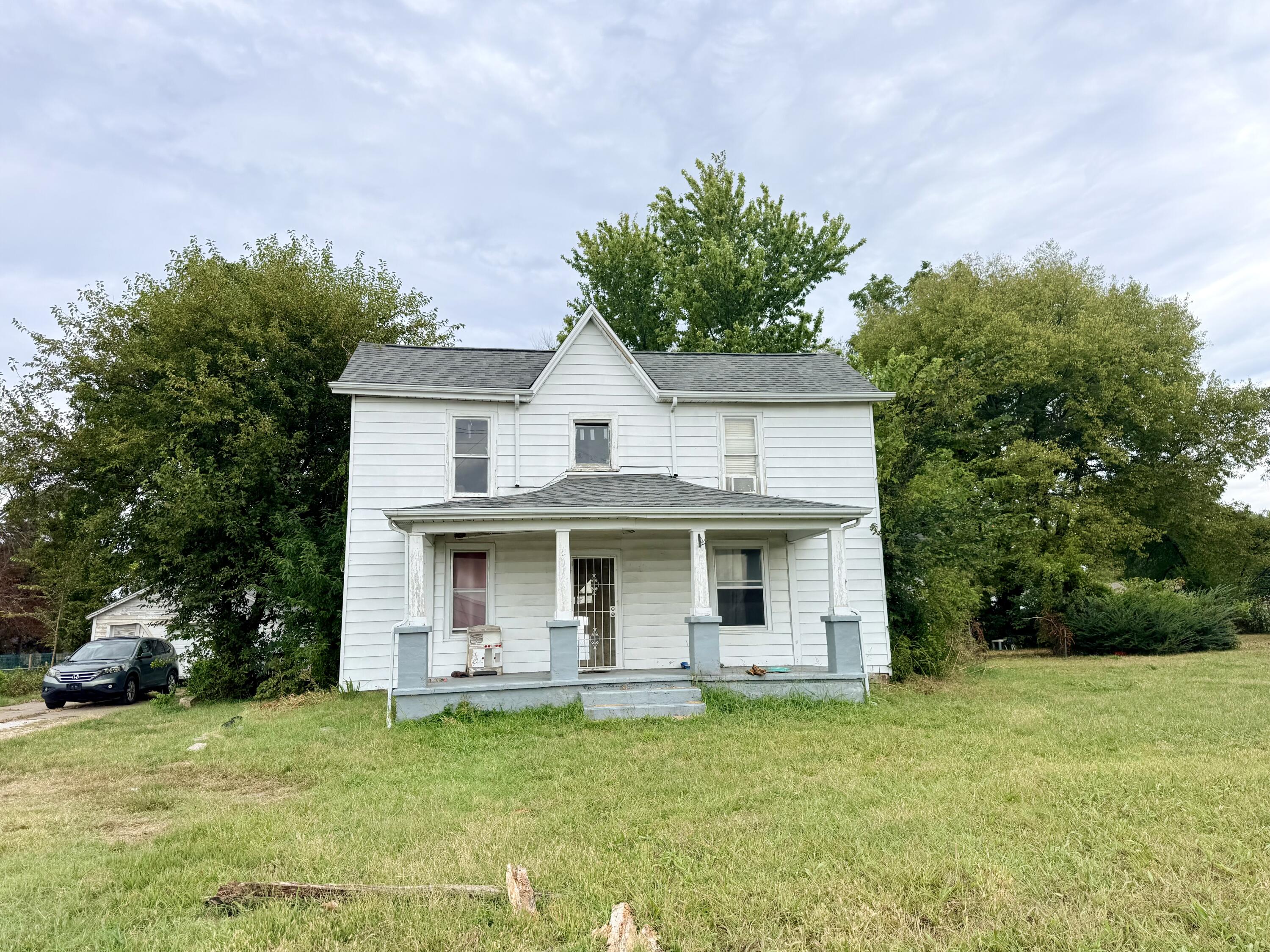 2629 E Division Street, Springfield MO 65803