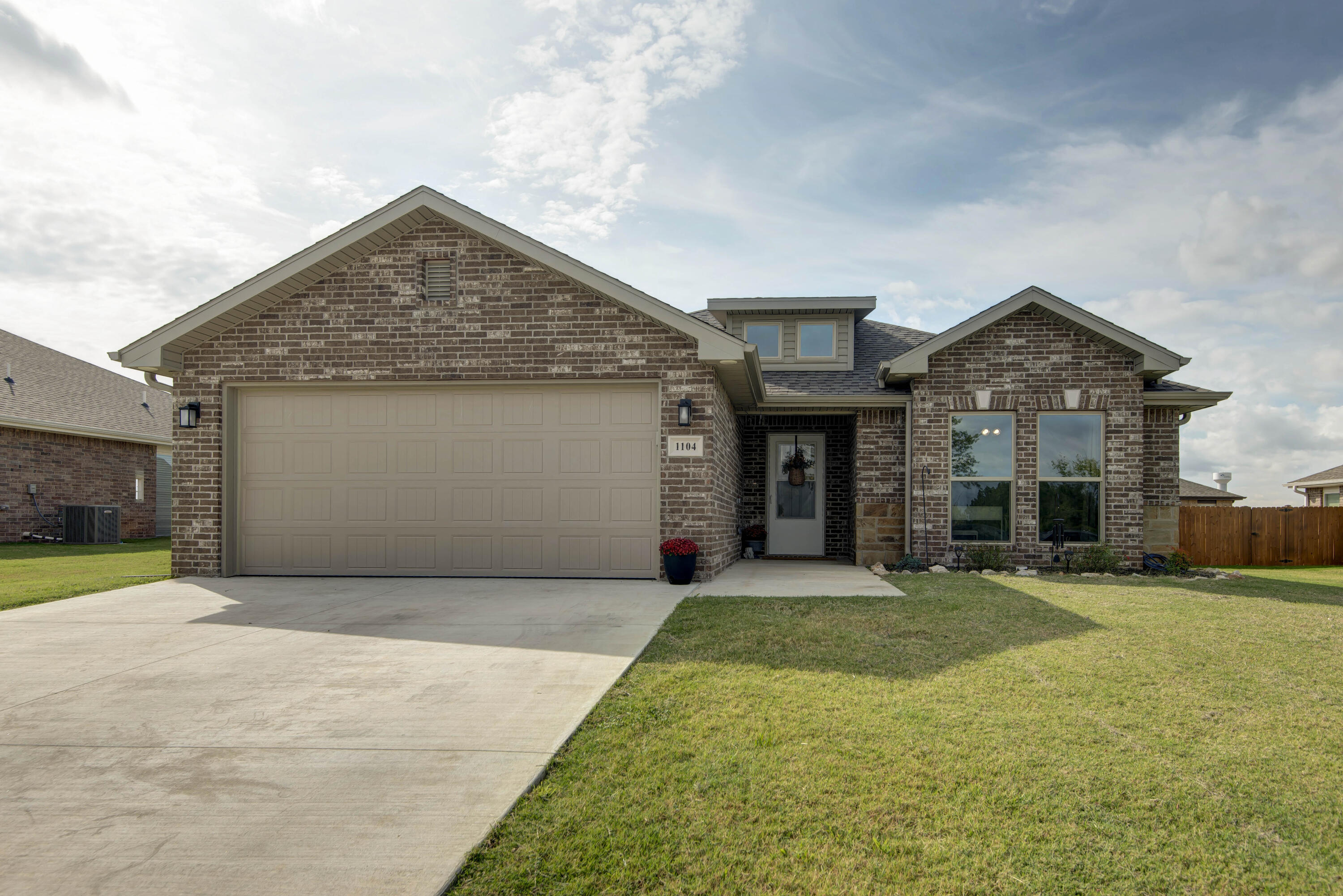 1104 W Pebblebrooke Drive, Ozark MO 65721