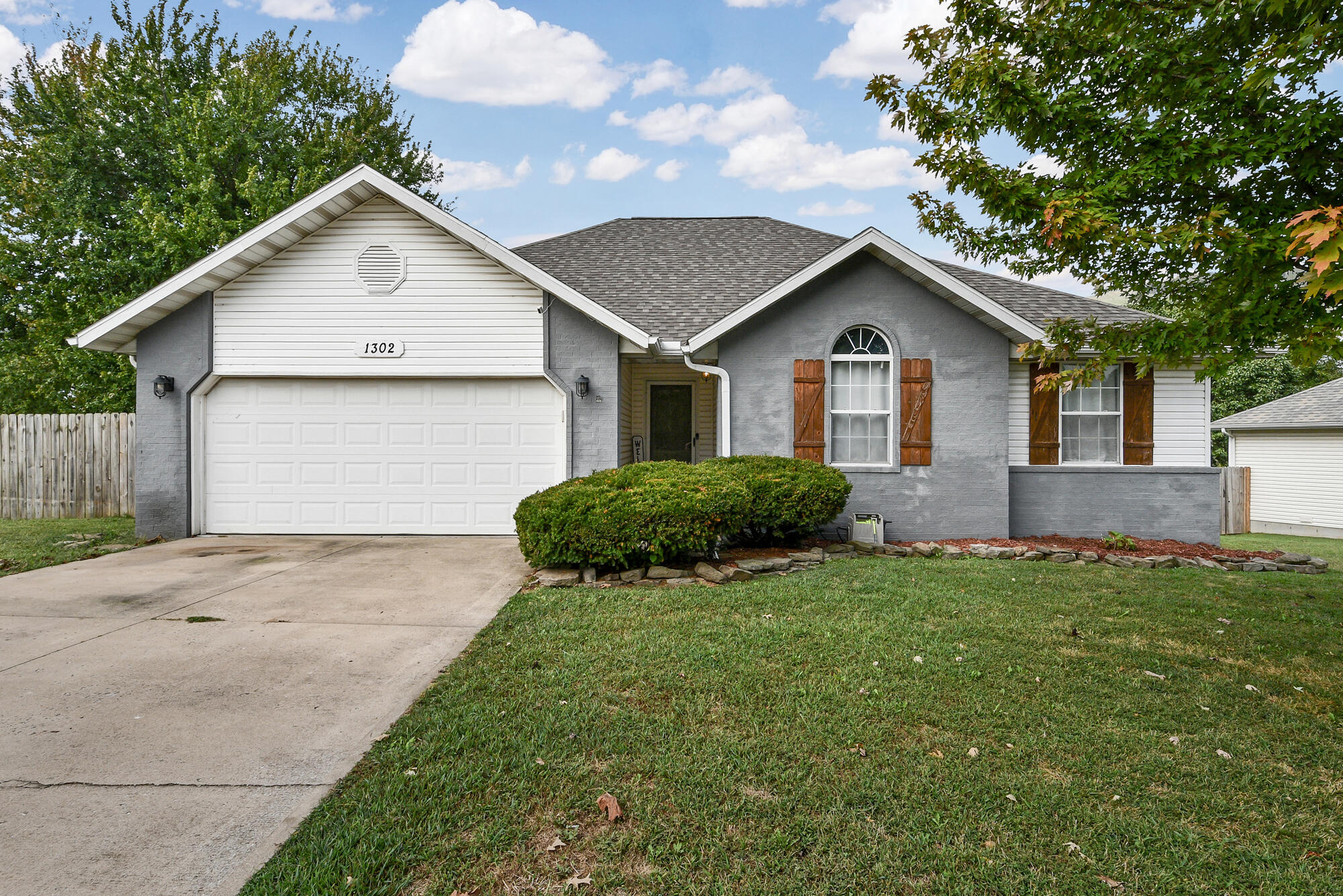 1302 W Turnberry Boulevard, Ozark MO 65721