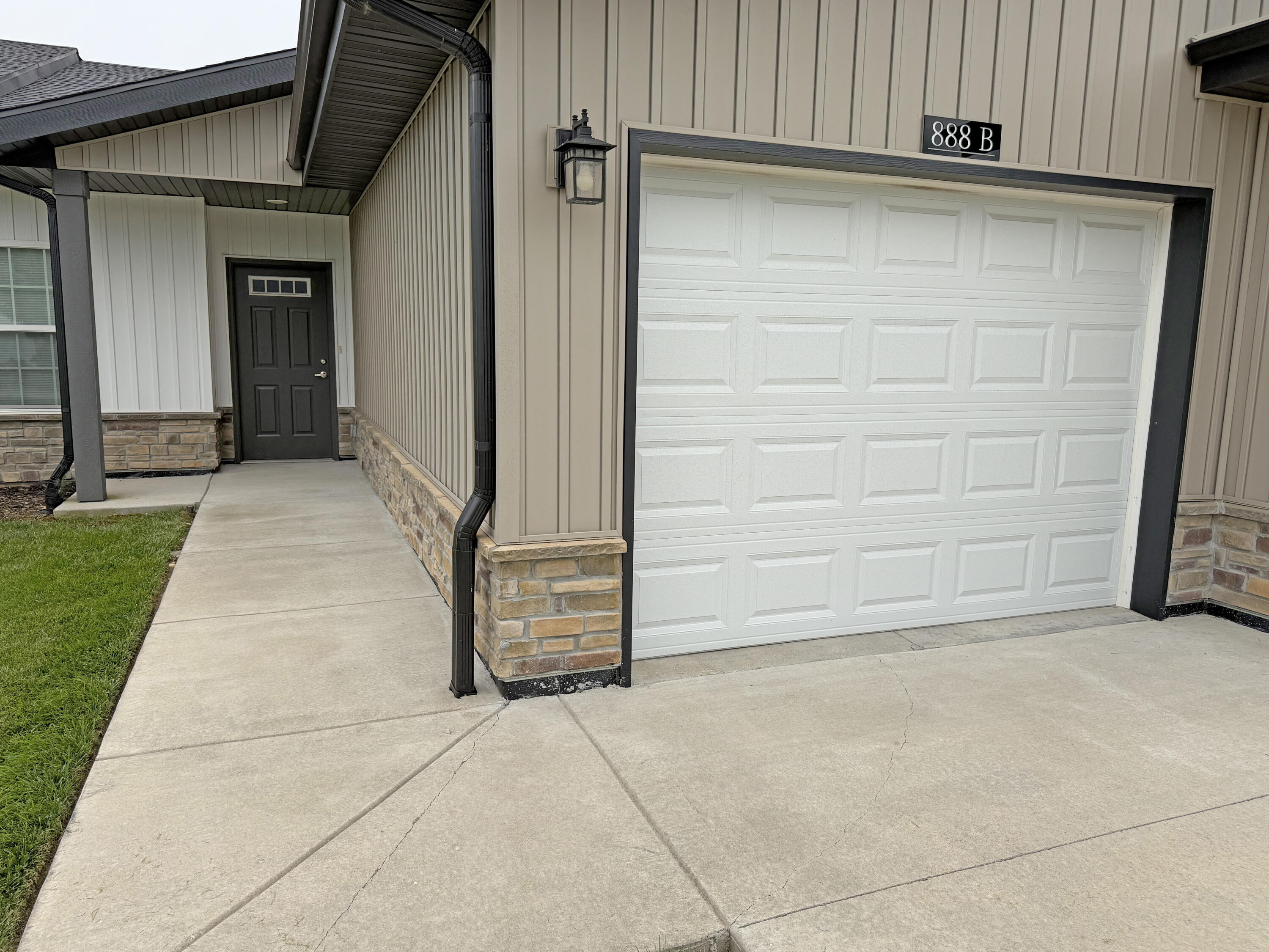888b W Logan Street, Rogersville MO 65742