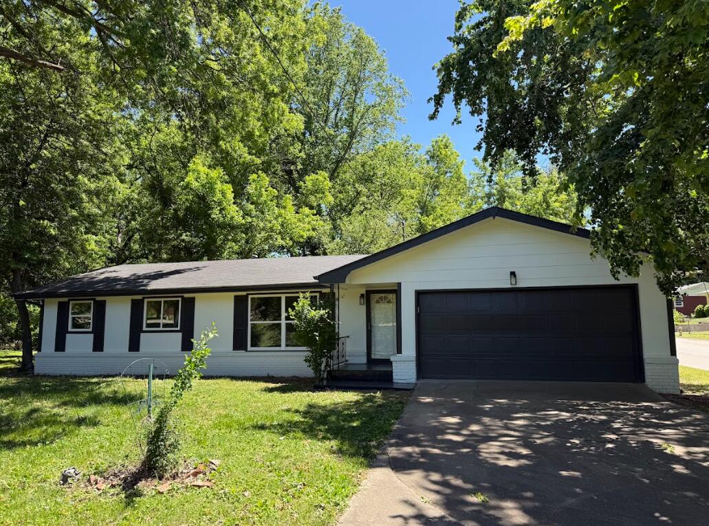 928 Walnut Lawn Court, Springfield MO 65807