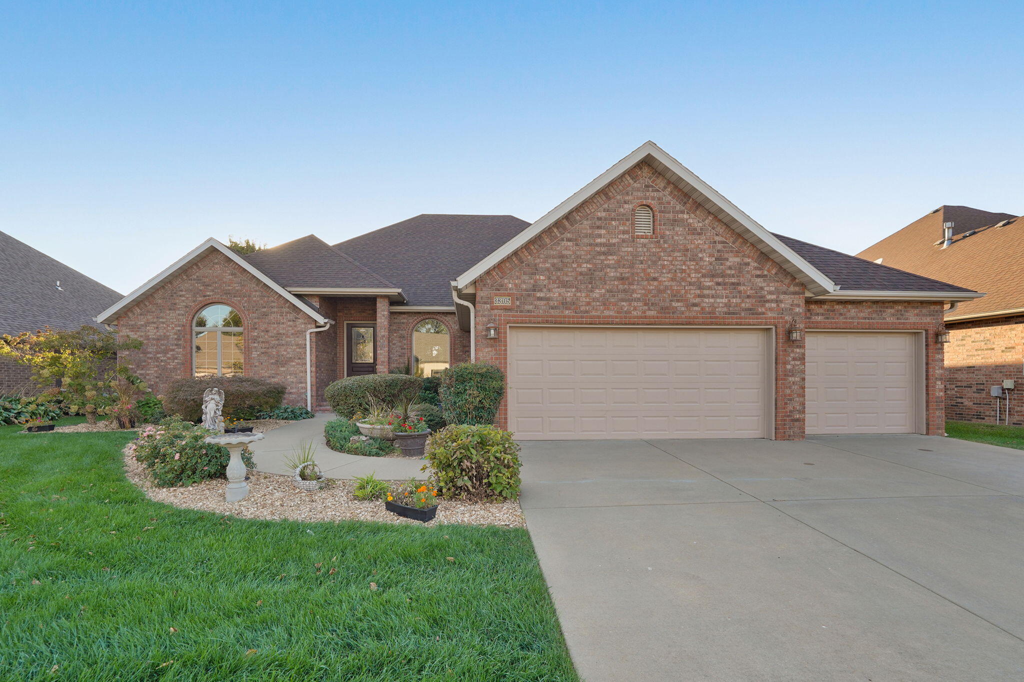 3305 S Juniper Avenue, Springfield MO 65804