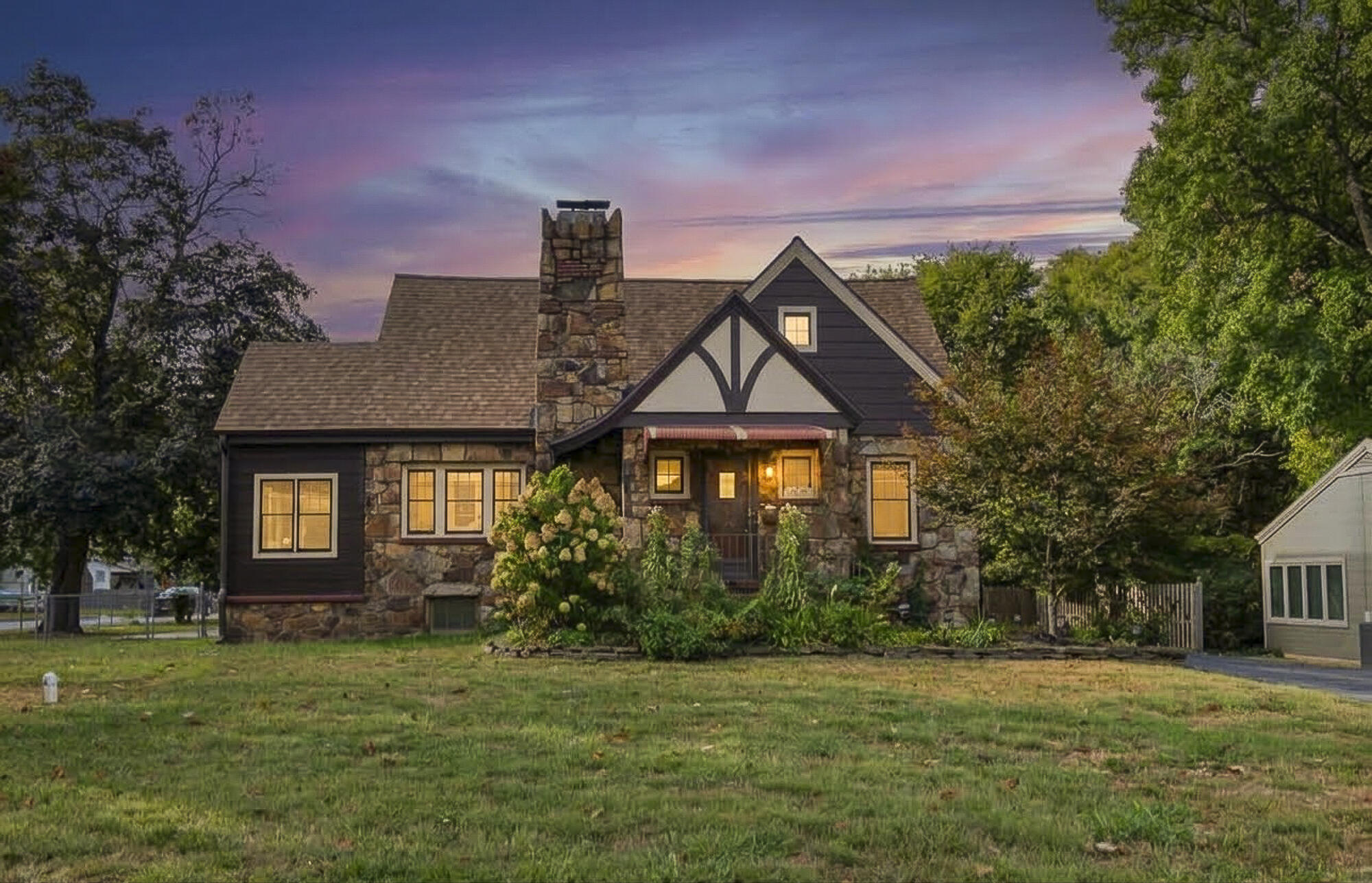 1328 E Bennett Street, Springfield MO 65804