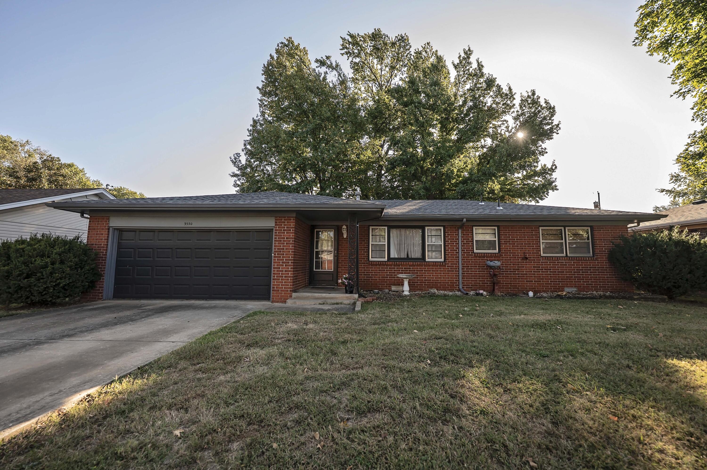 3550 N Rogers Avenue, Springfield MO 65803