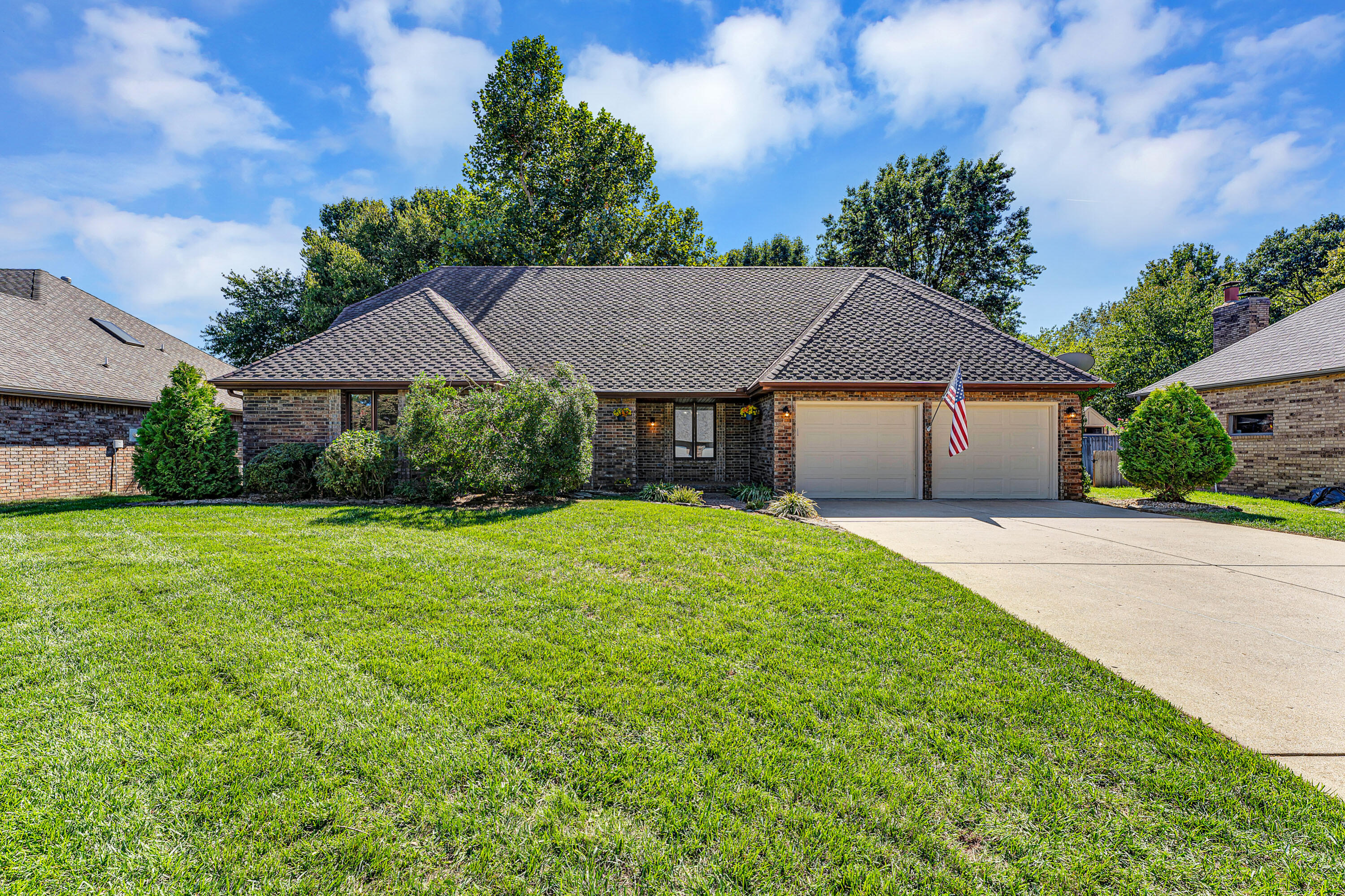 2016 E Lakewood Street, Springfield MO 65804