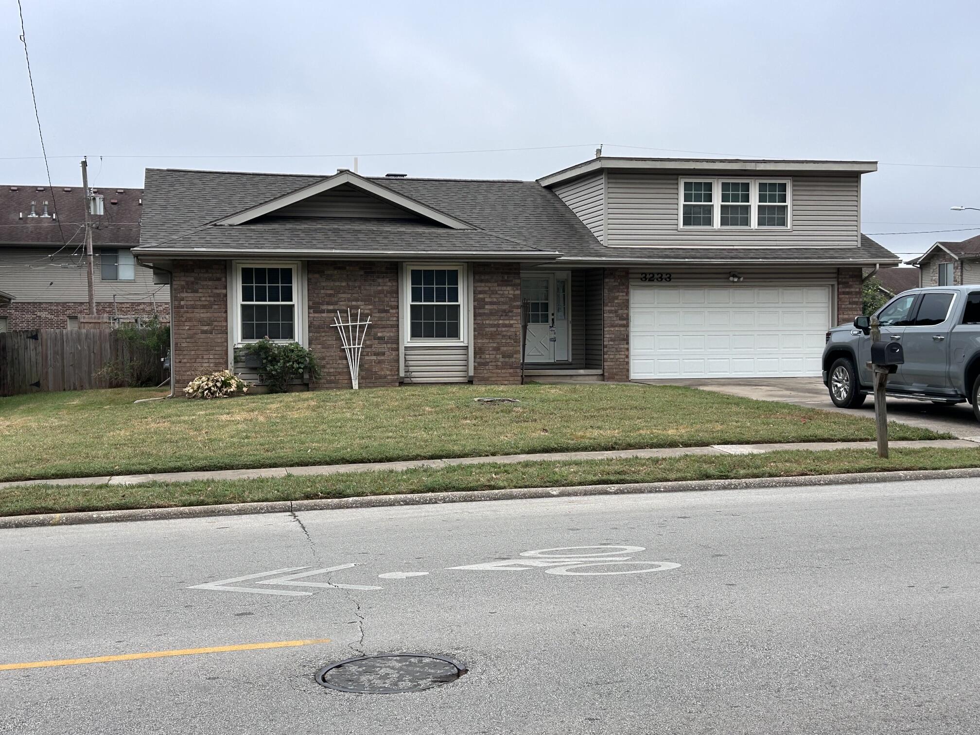 3233 S Jefferson Avenue, Springfield MO 65807