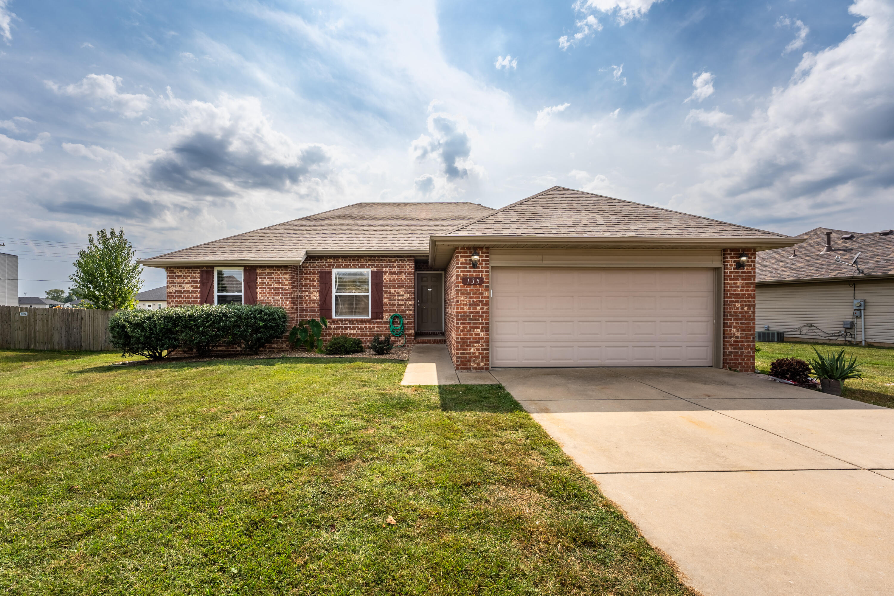 135 Pinyon Avenue, Rogersville MO 65742