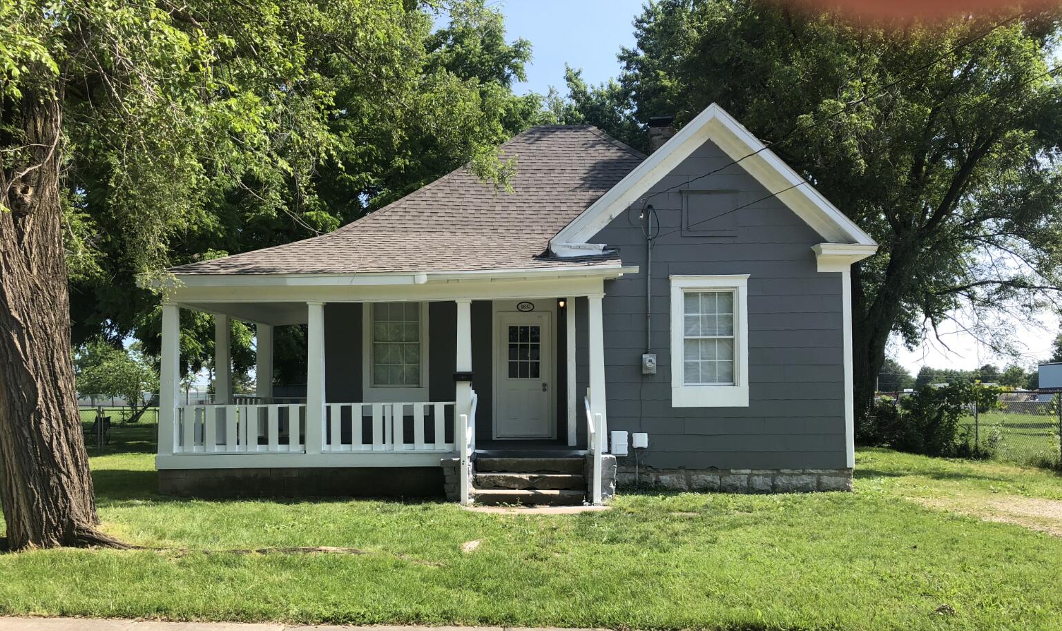 1832 W Chestnut Street, Springfield MO 65802