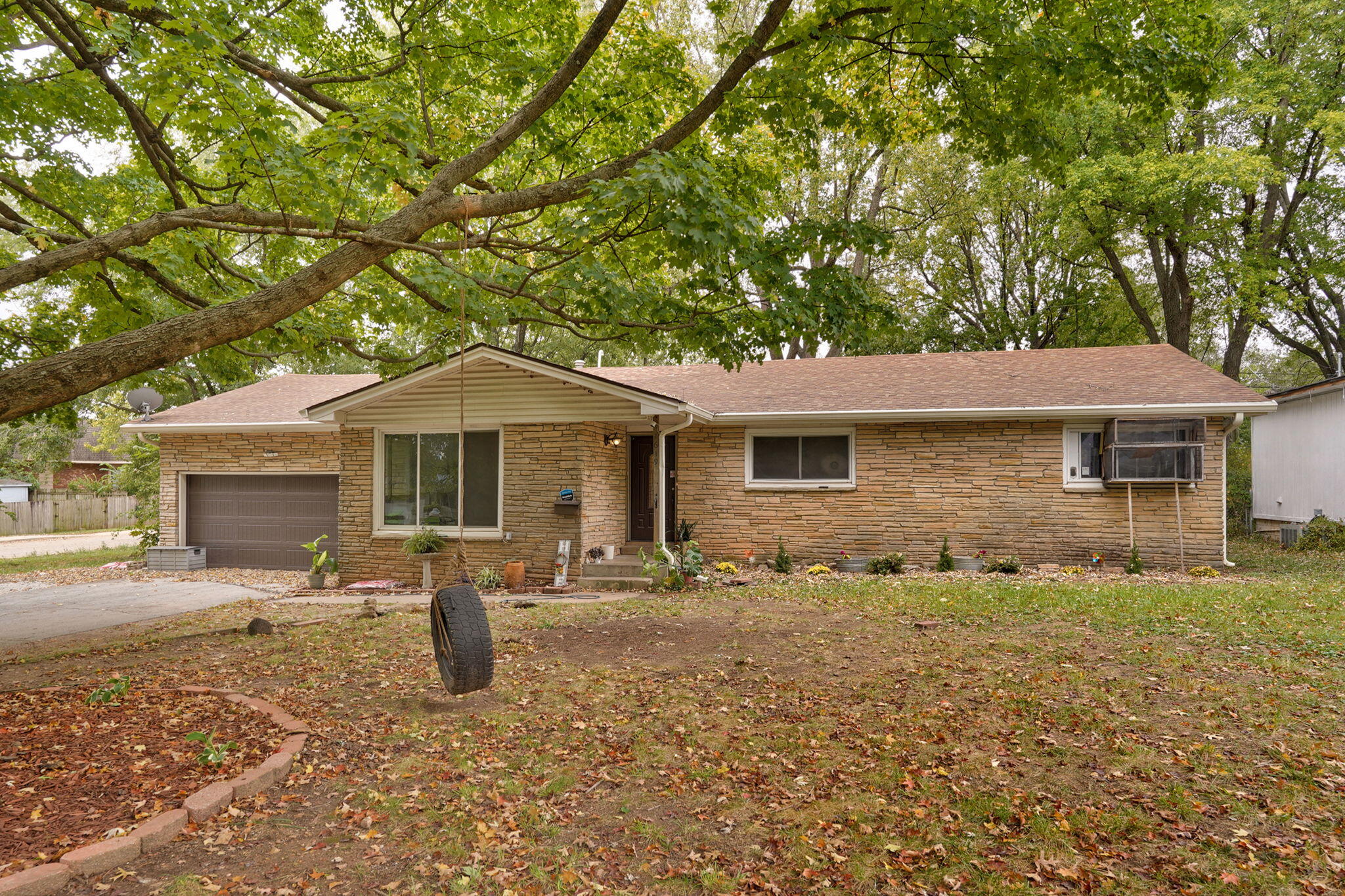 1619 S Estate Avenue, Springfield MO 65804