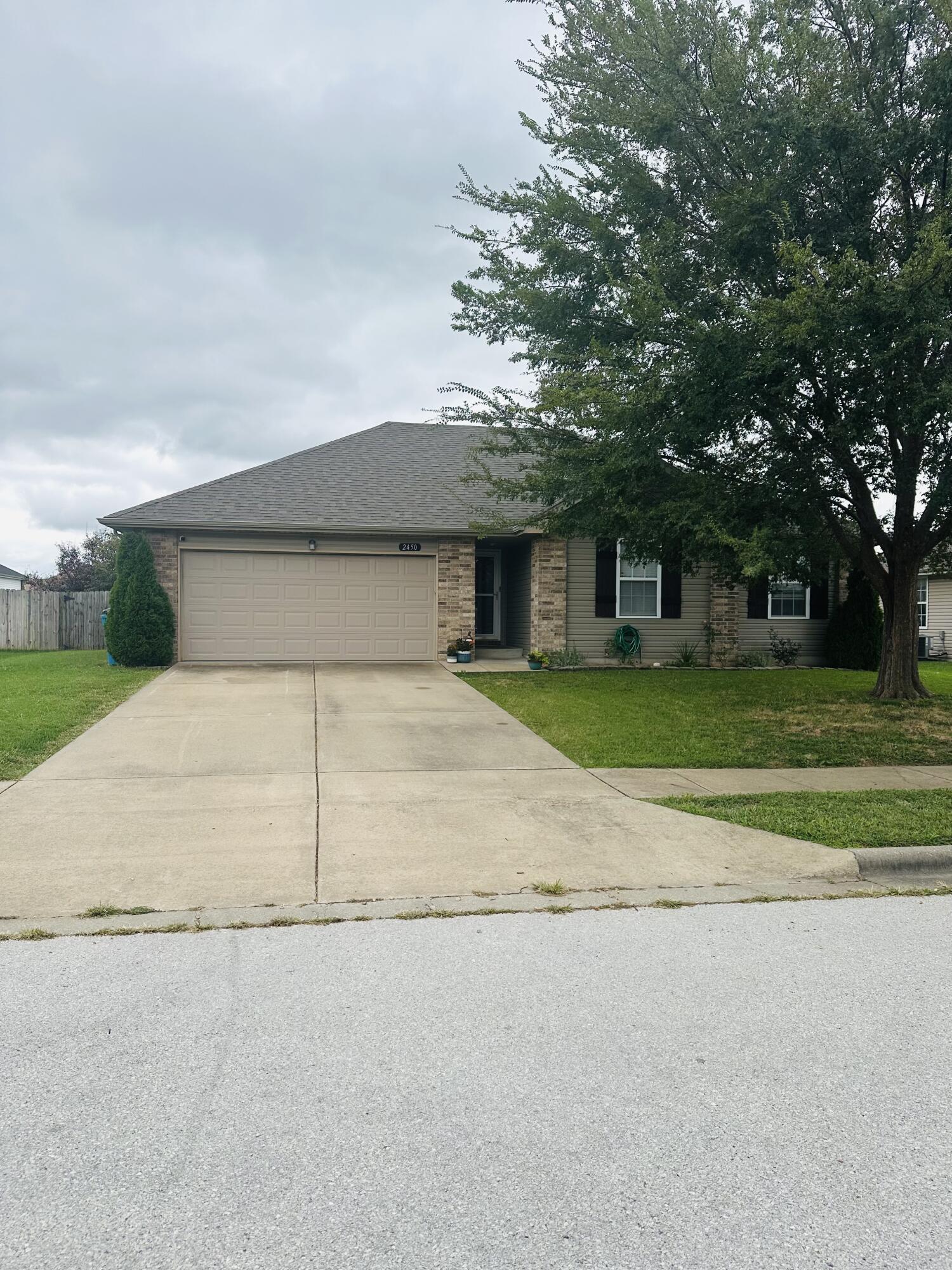 2450 E Willow Street, Republic MO 65738
