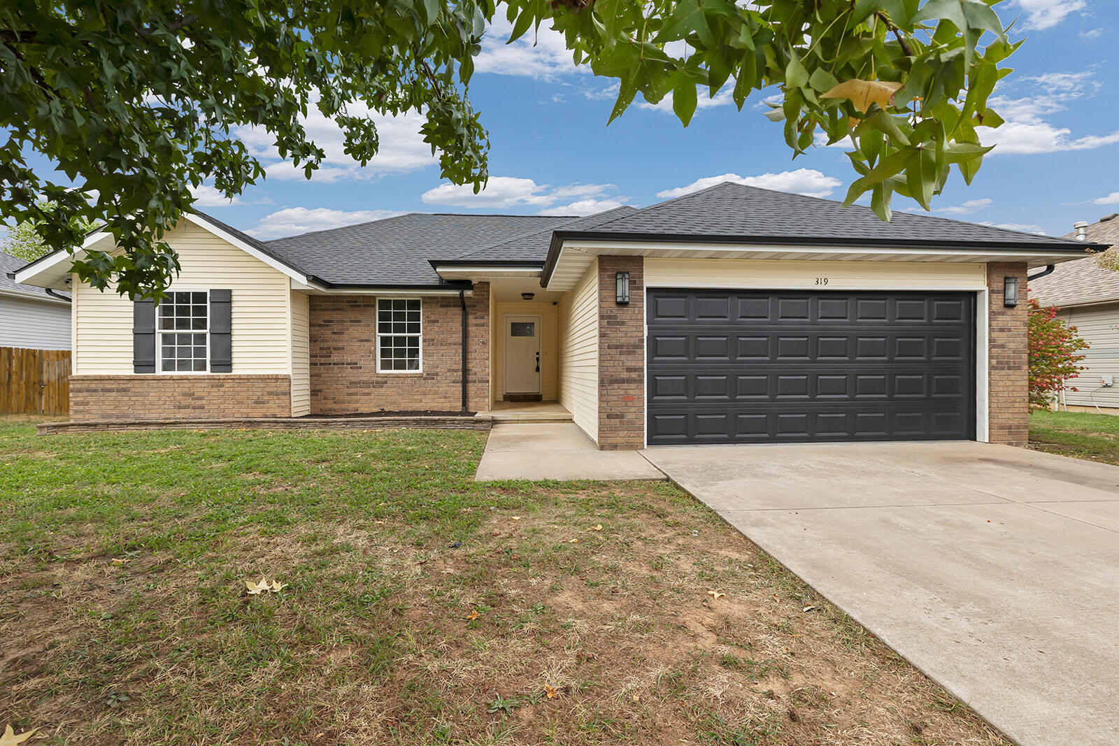 319 W Cherokee, Clever MO 65631