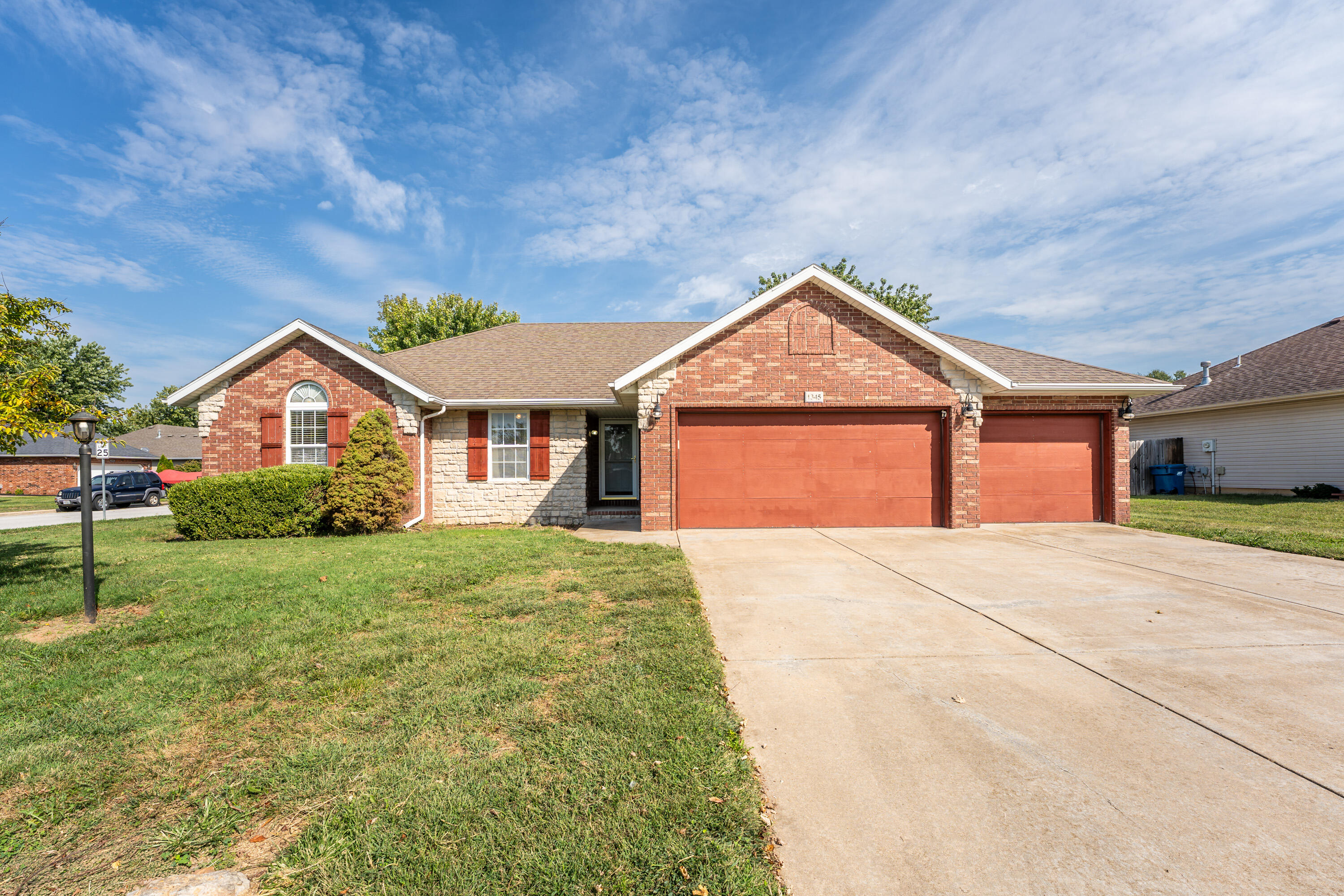 1345 W Dunrobin Castle Drive, Nixa MO 65714