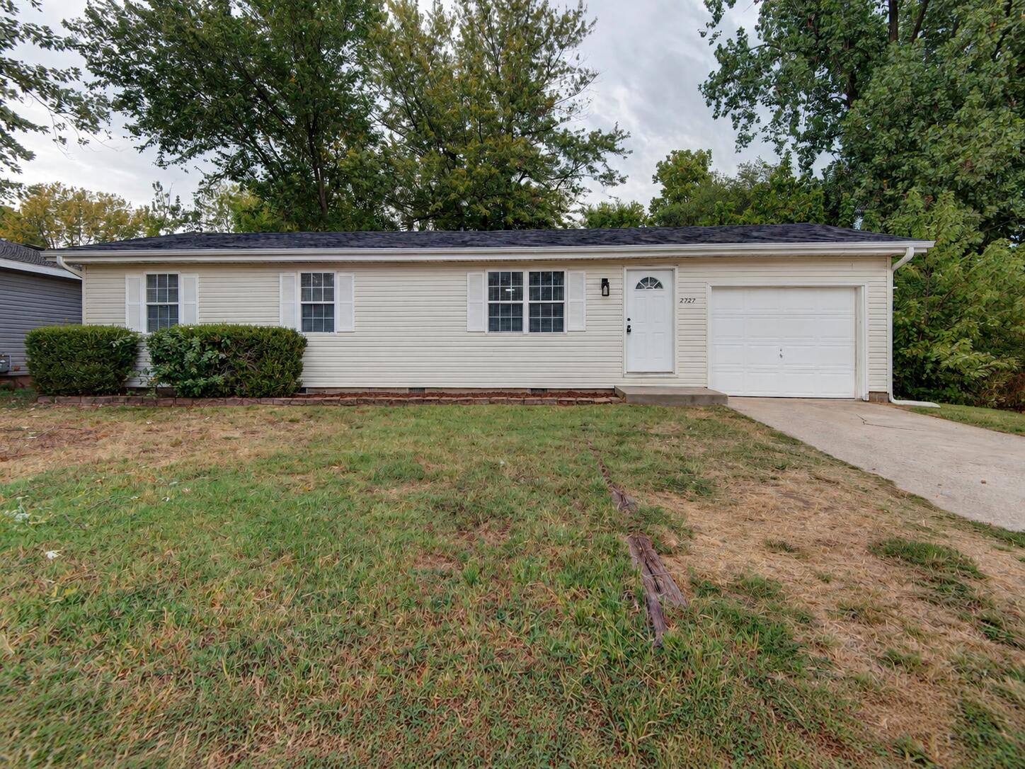 2727 W Nichols Street, Springfield MO 65803