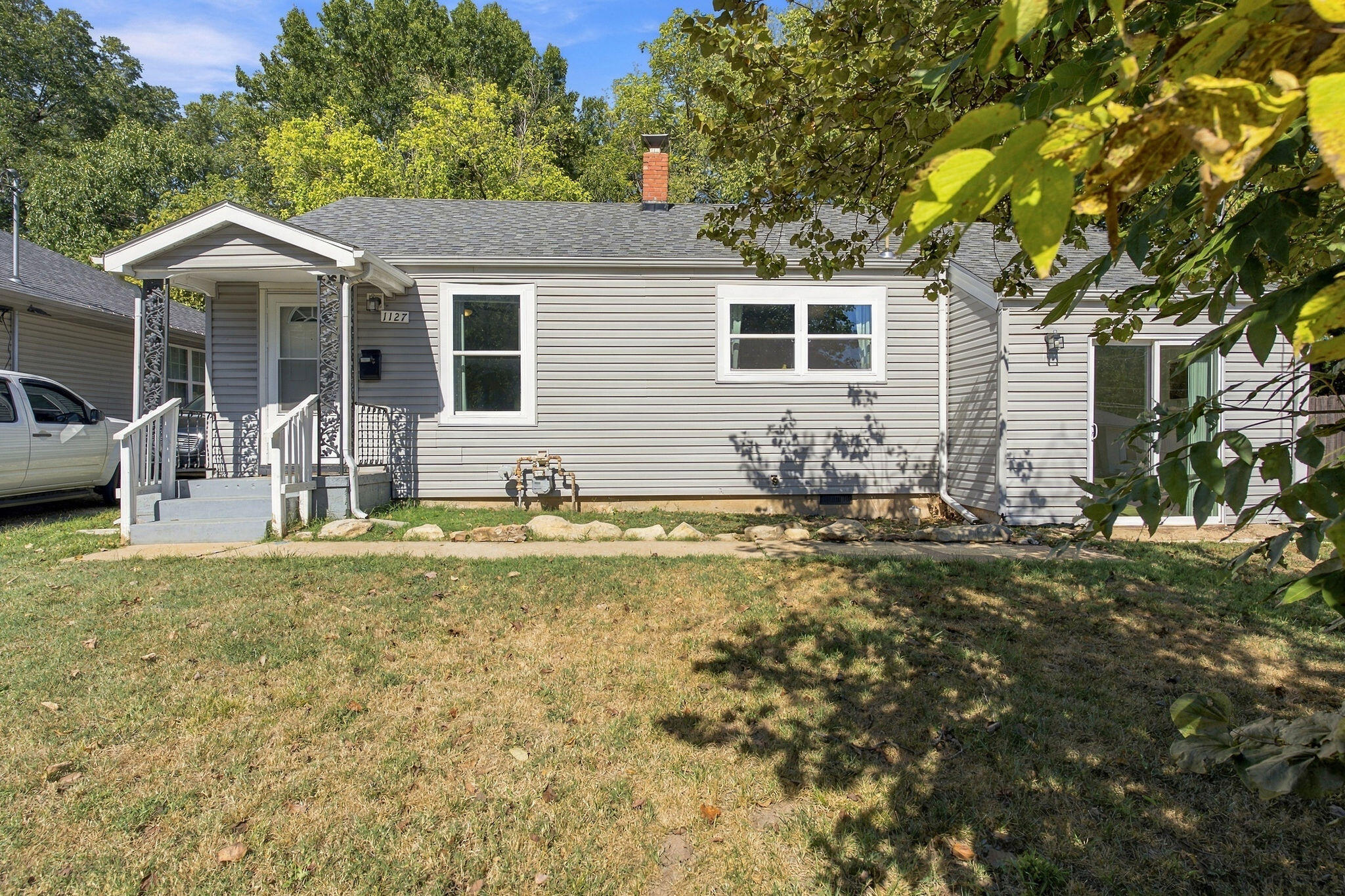 1127 E Pacific Street, Springfield MO 65803