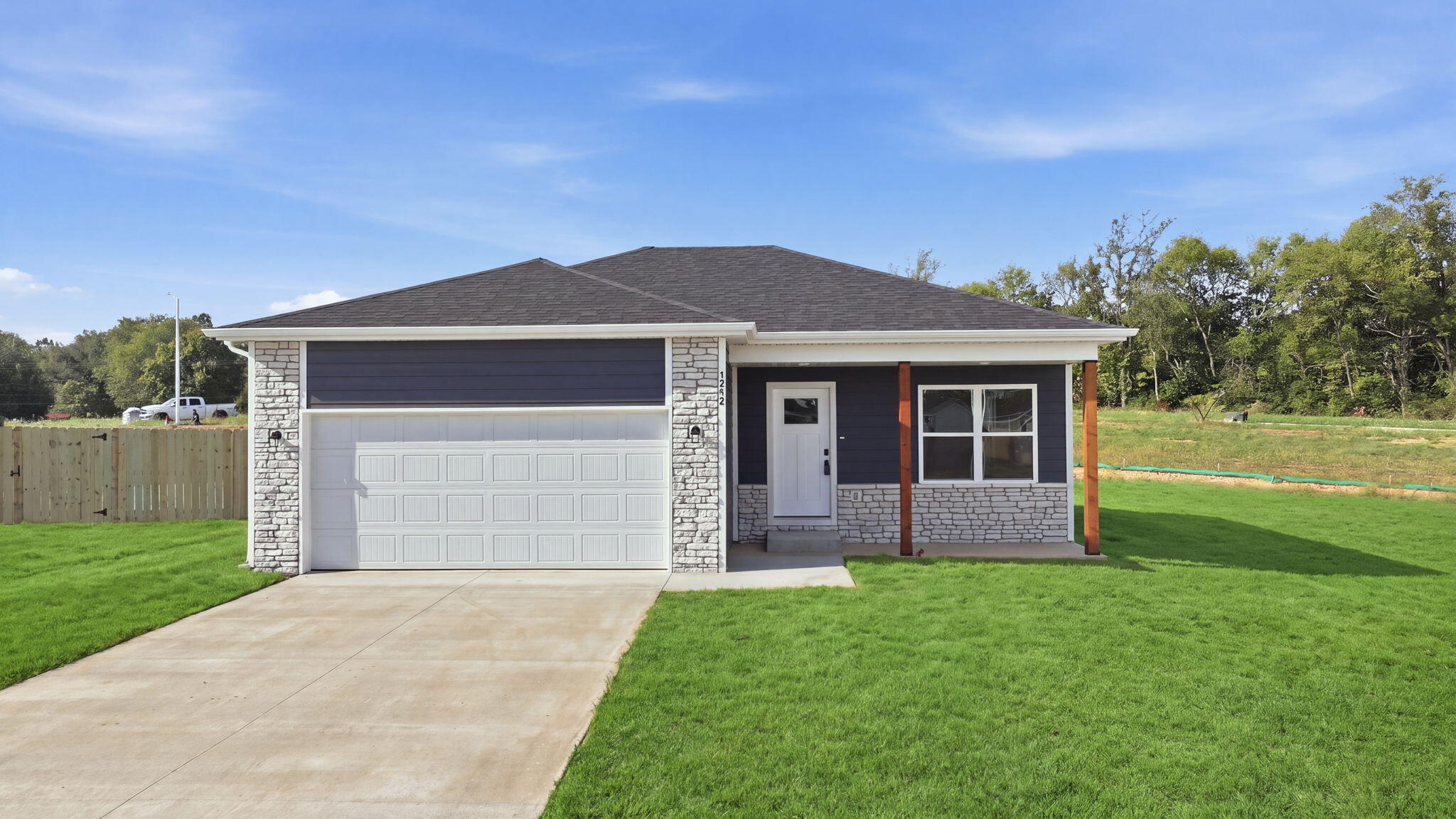 5250 W Crestmere Drive, Springfield MO 65802