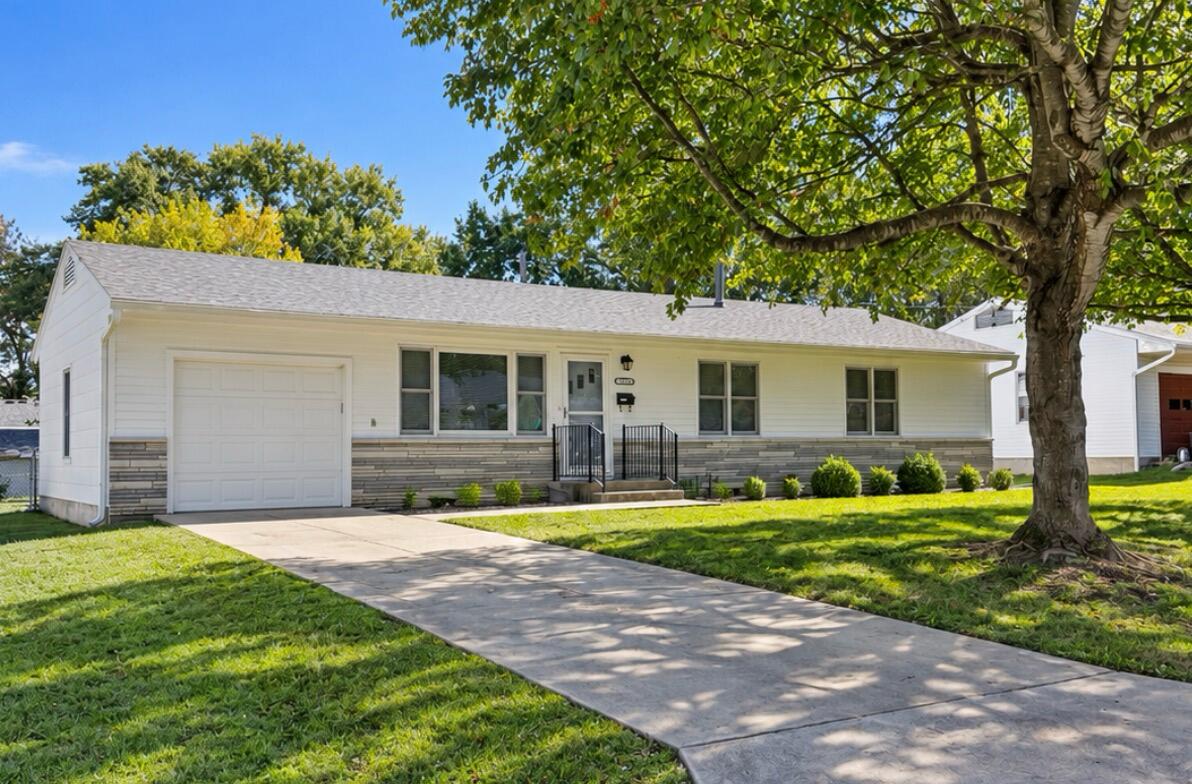 210 S Forest Lane, Republic MO 65738