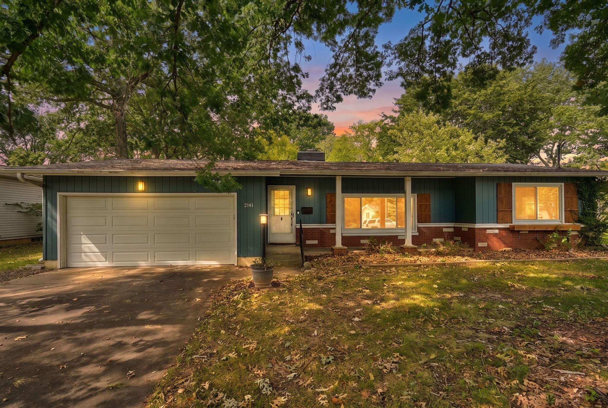 2141 S Oak Grove Avenue, Springfield MO 65804