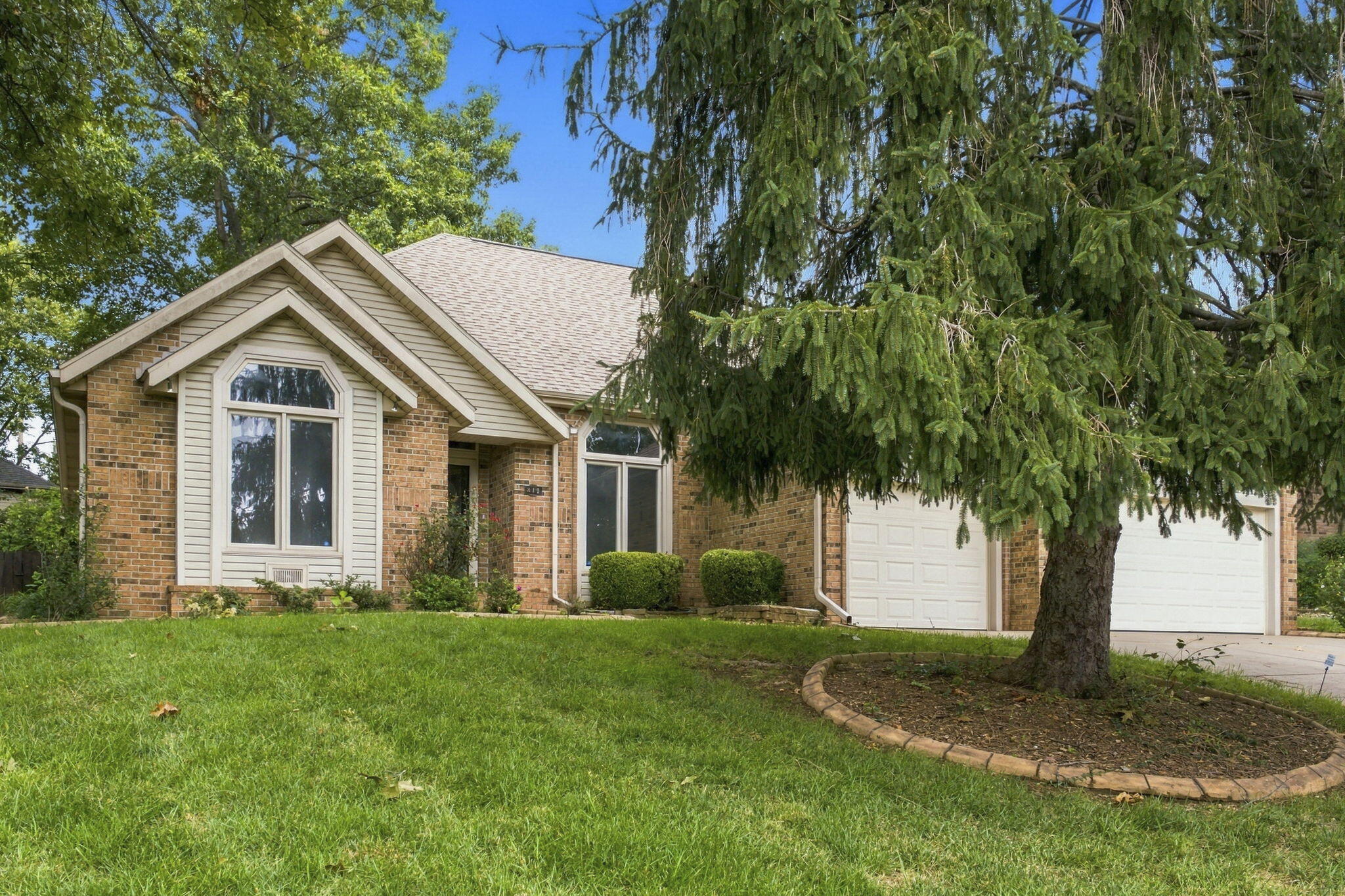 817 E Gaslight Drive, Springfield MO 65810