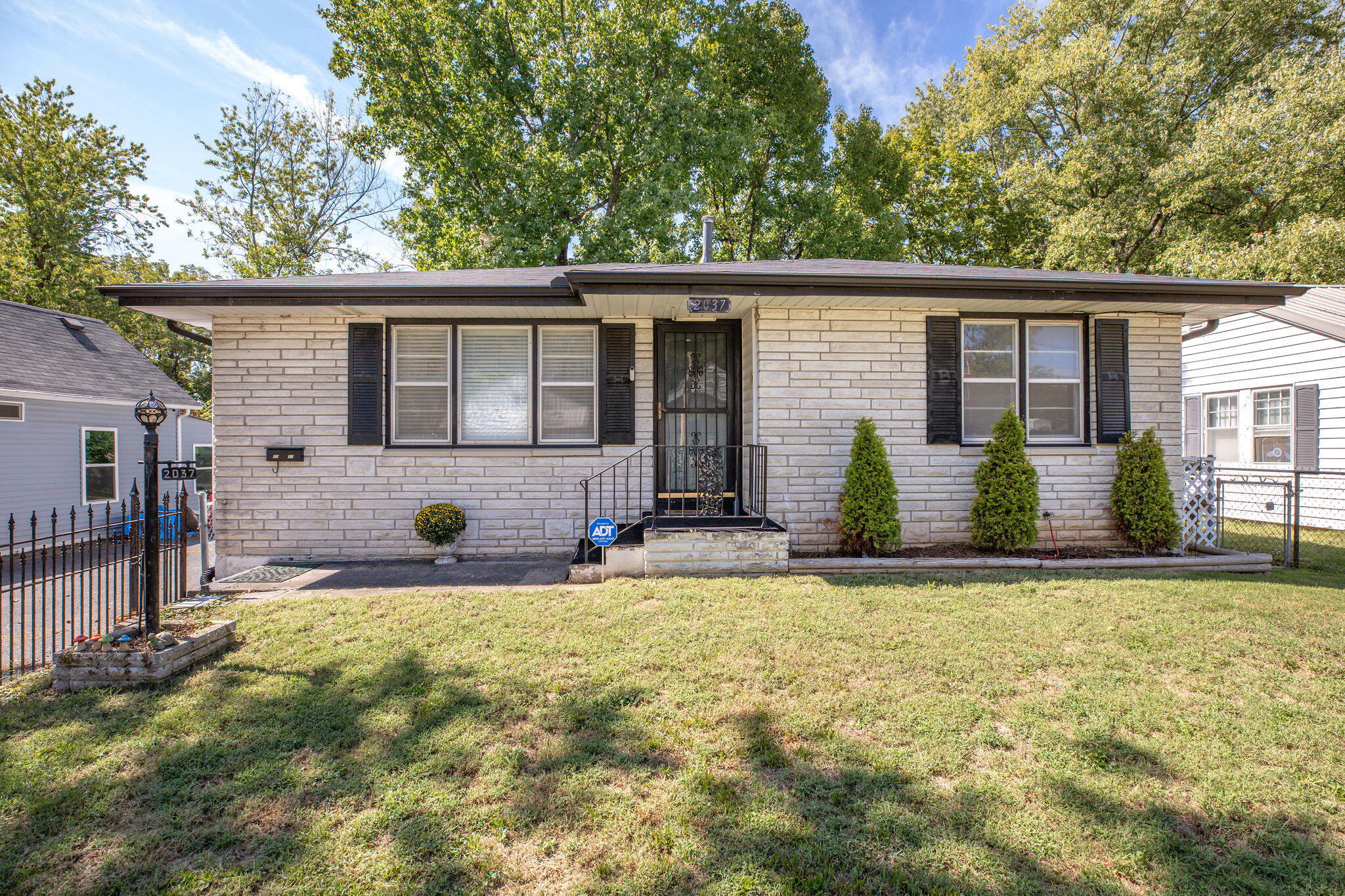 2037 N Weller Avenue, Springfield MO 65803