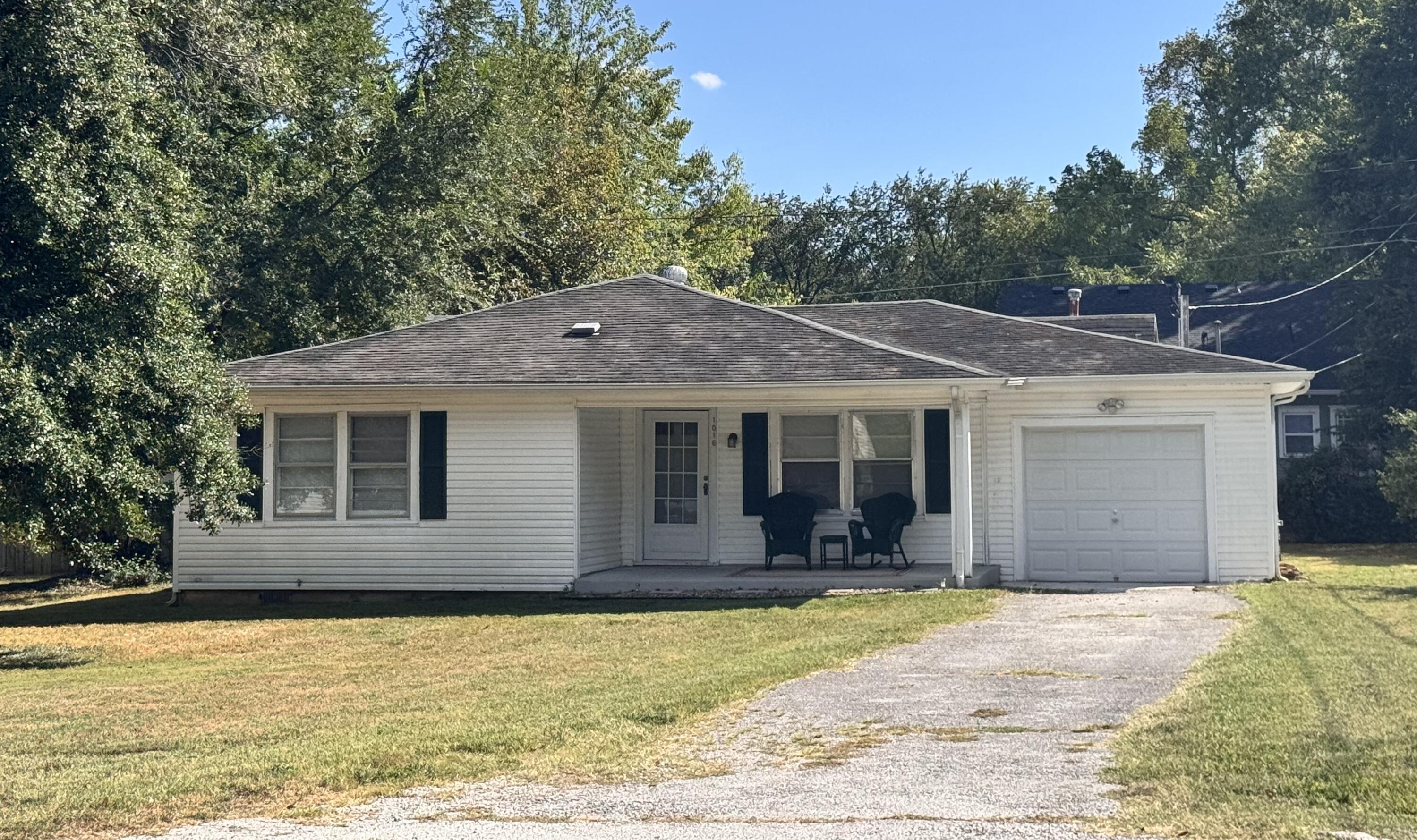 1016 E Cherokee Street, Springfield MO 65807