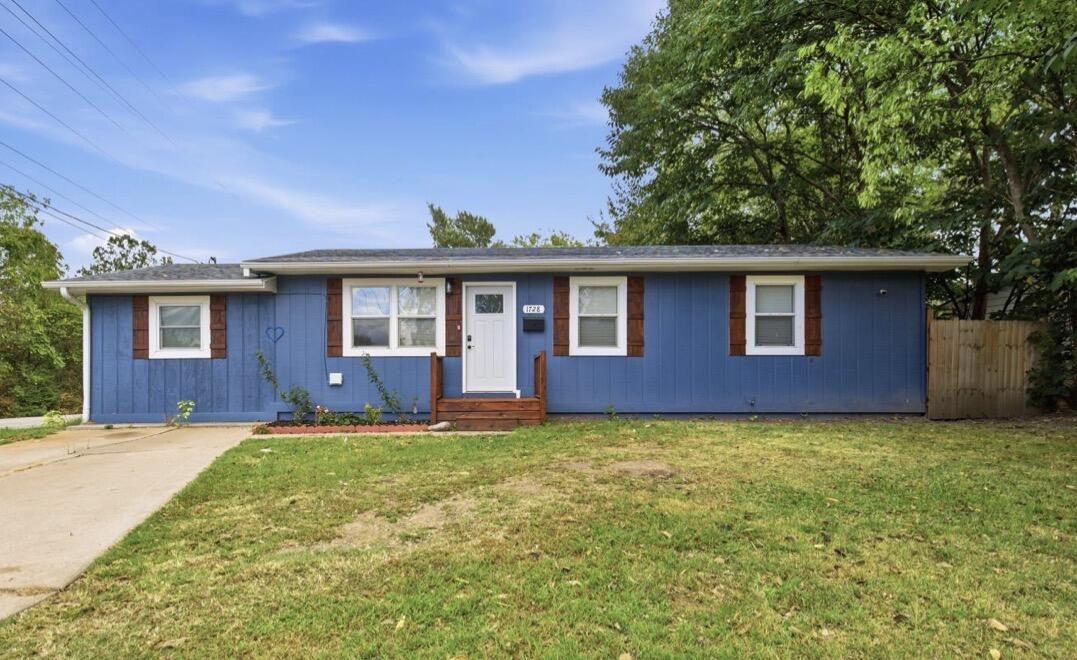 1728 N Oak Grove Avenue, Springfield MO 65803
