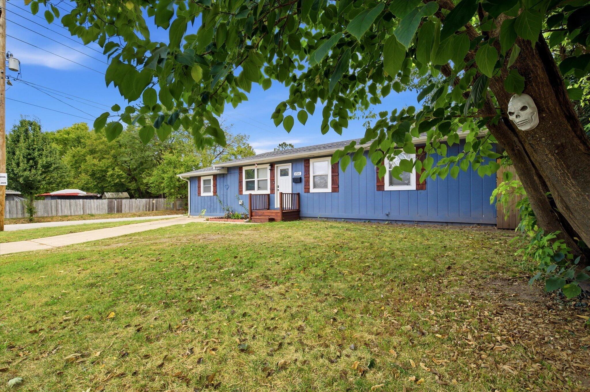 1728 N Oak Grove Avenue, Springfield MO 65803