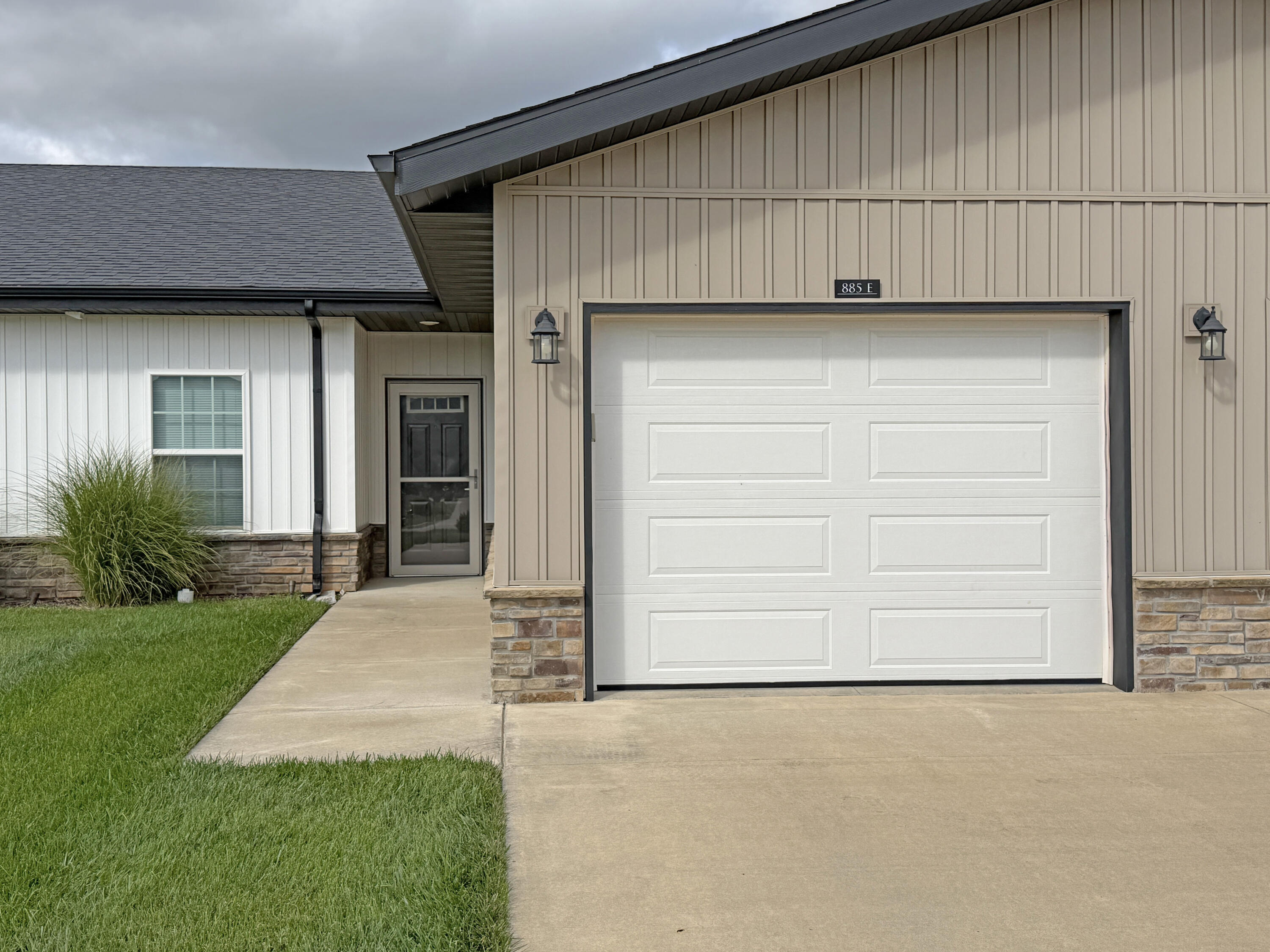 885e W Logan Street, Rogersville MO 65742