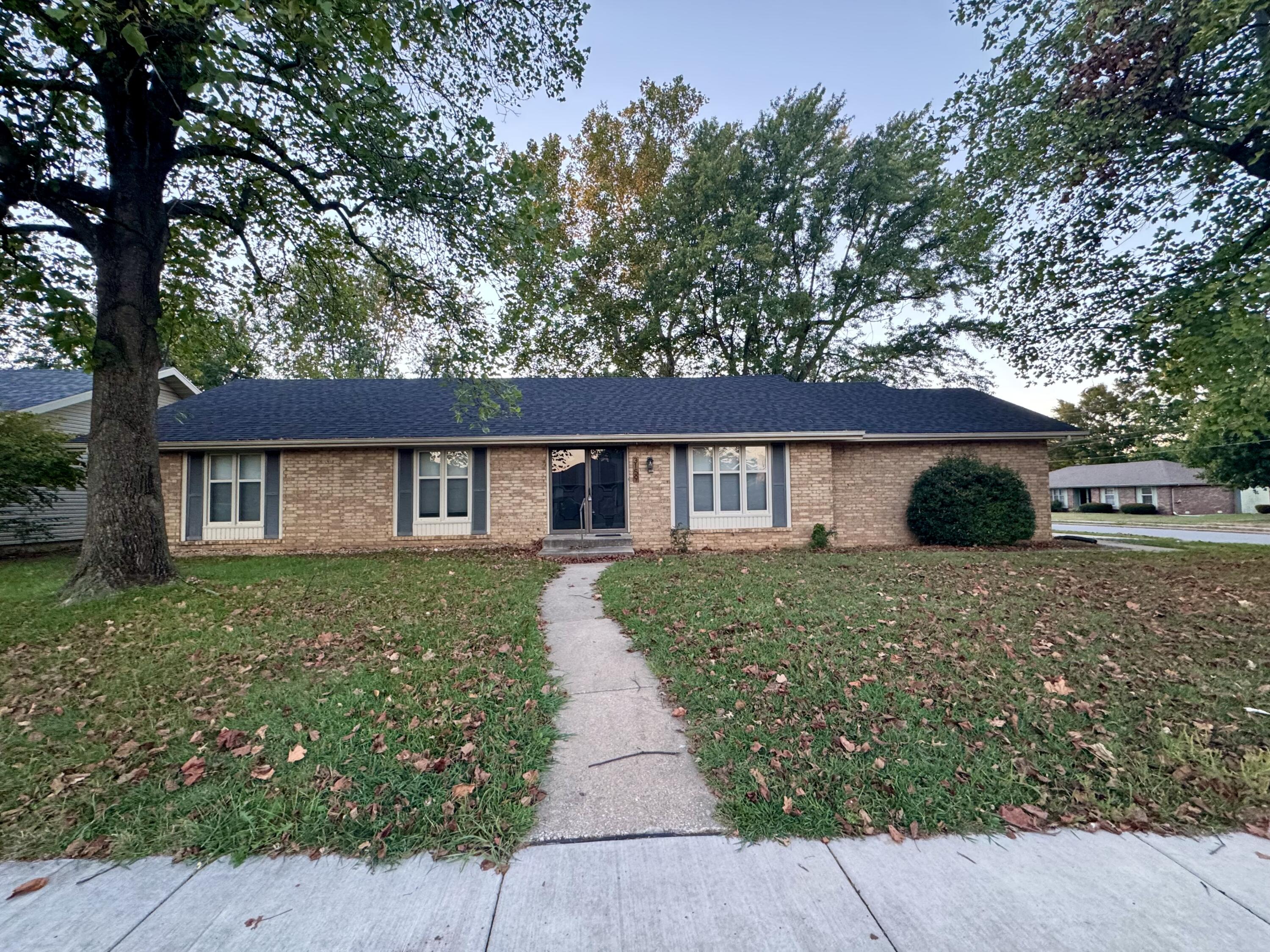 3159 S Roanoke Avenue, Springfield MO 65807