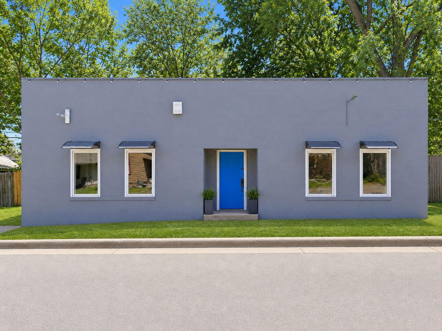 2240 N Grant Avenue, Springfield MO 65803