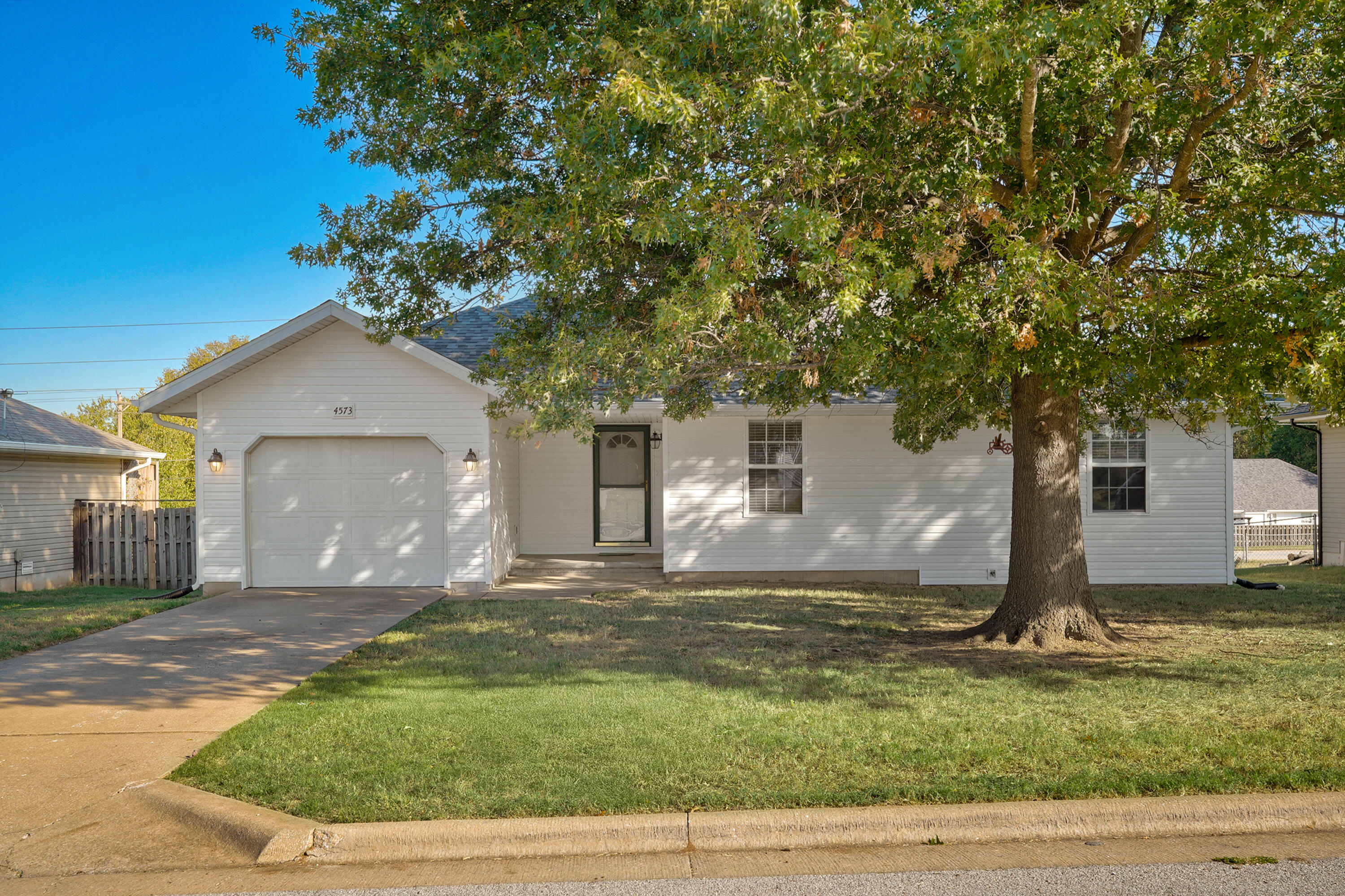 4573 W Portland Street, Springfield MO 65802