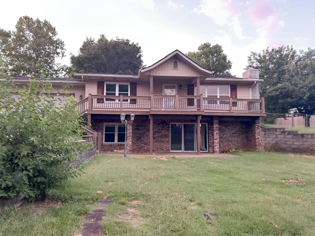 623 E Woodland Street, Republic MO 65738
