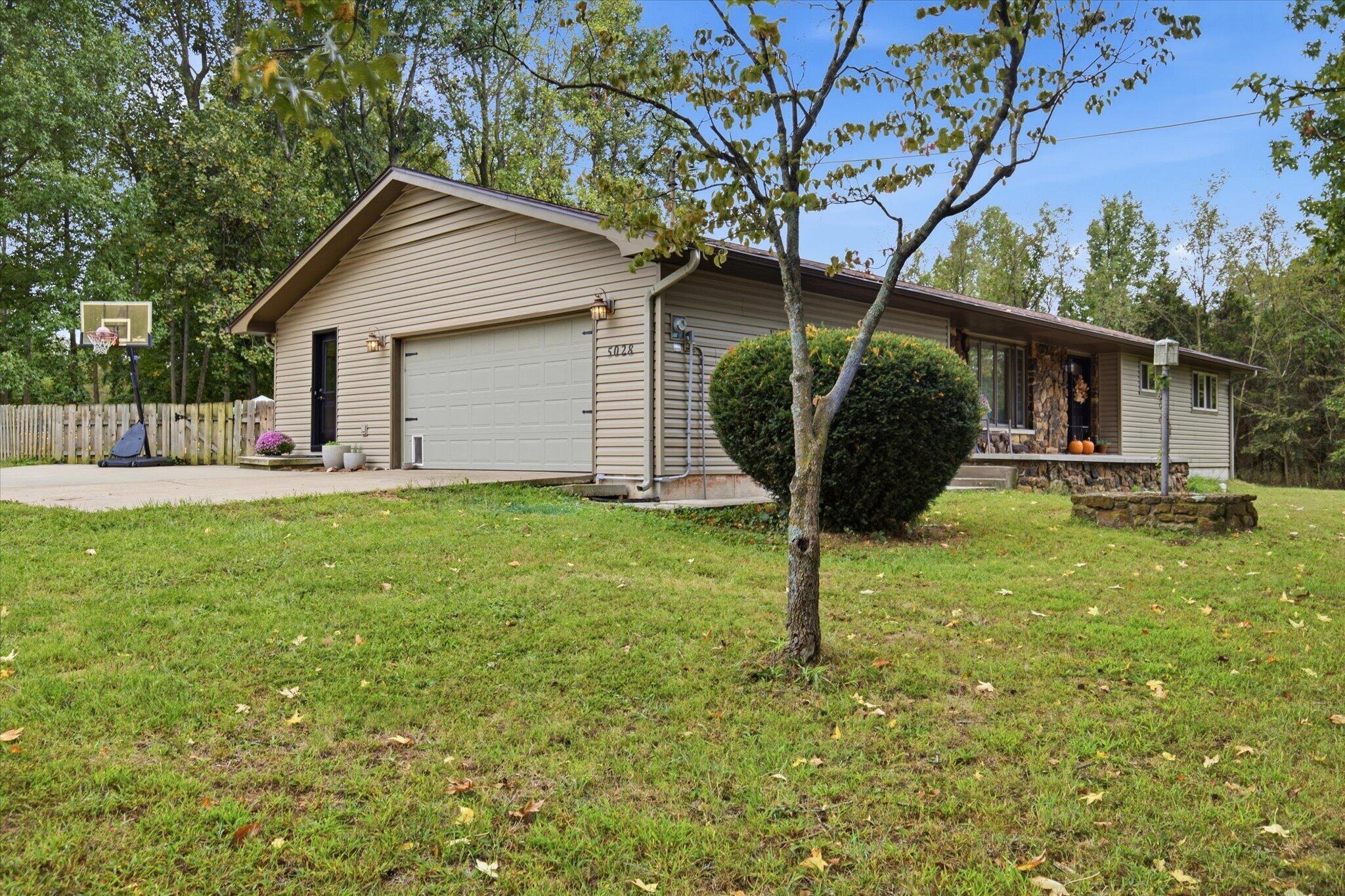 5028 N Farm Road 159, Springfield MO 65803