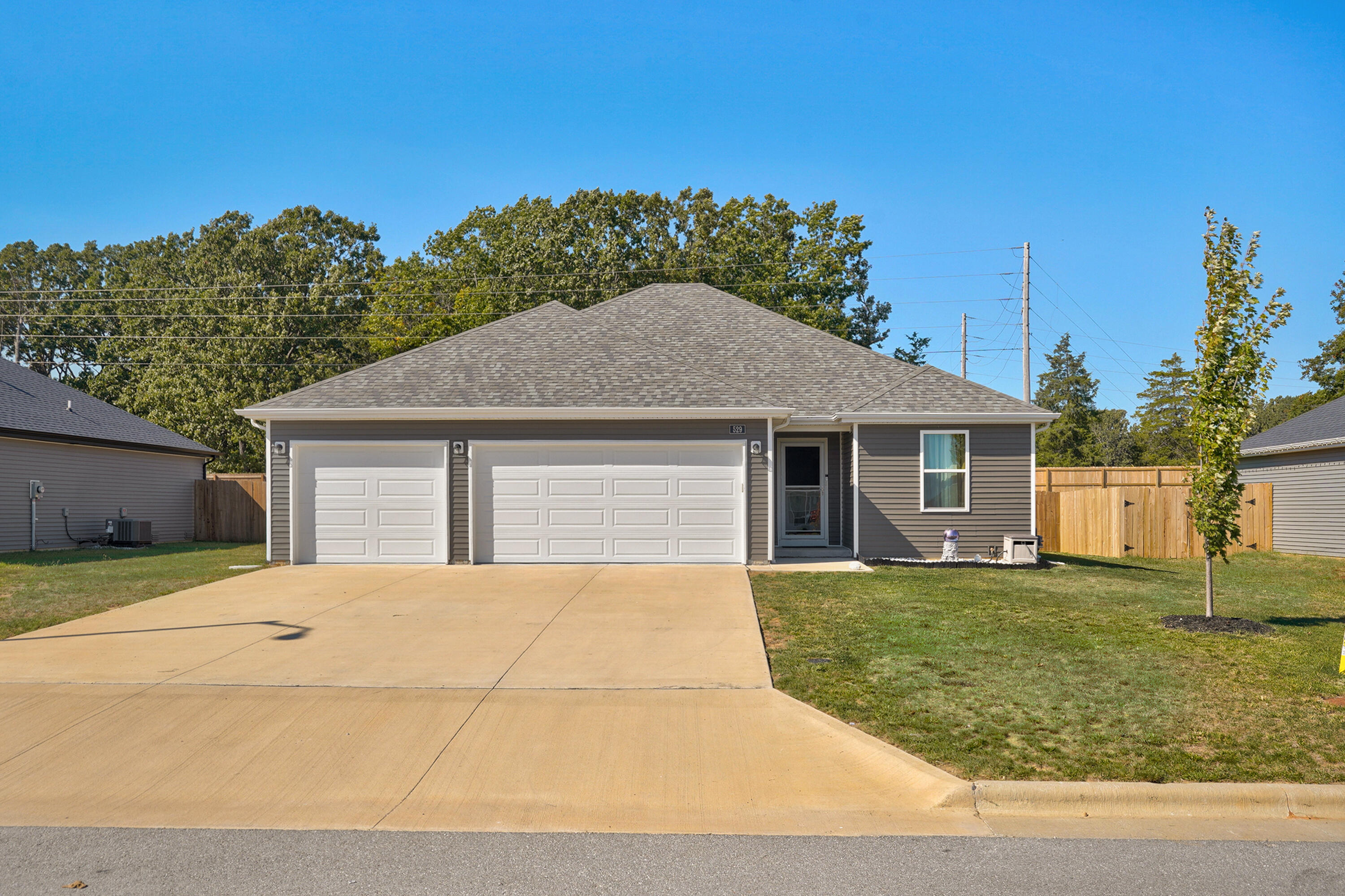 529 W Oak Lawn Street, Rogersville MO 65742