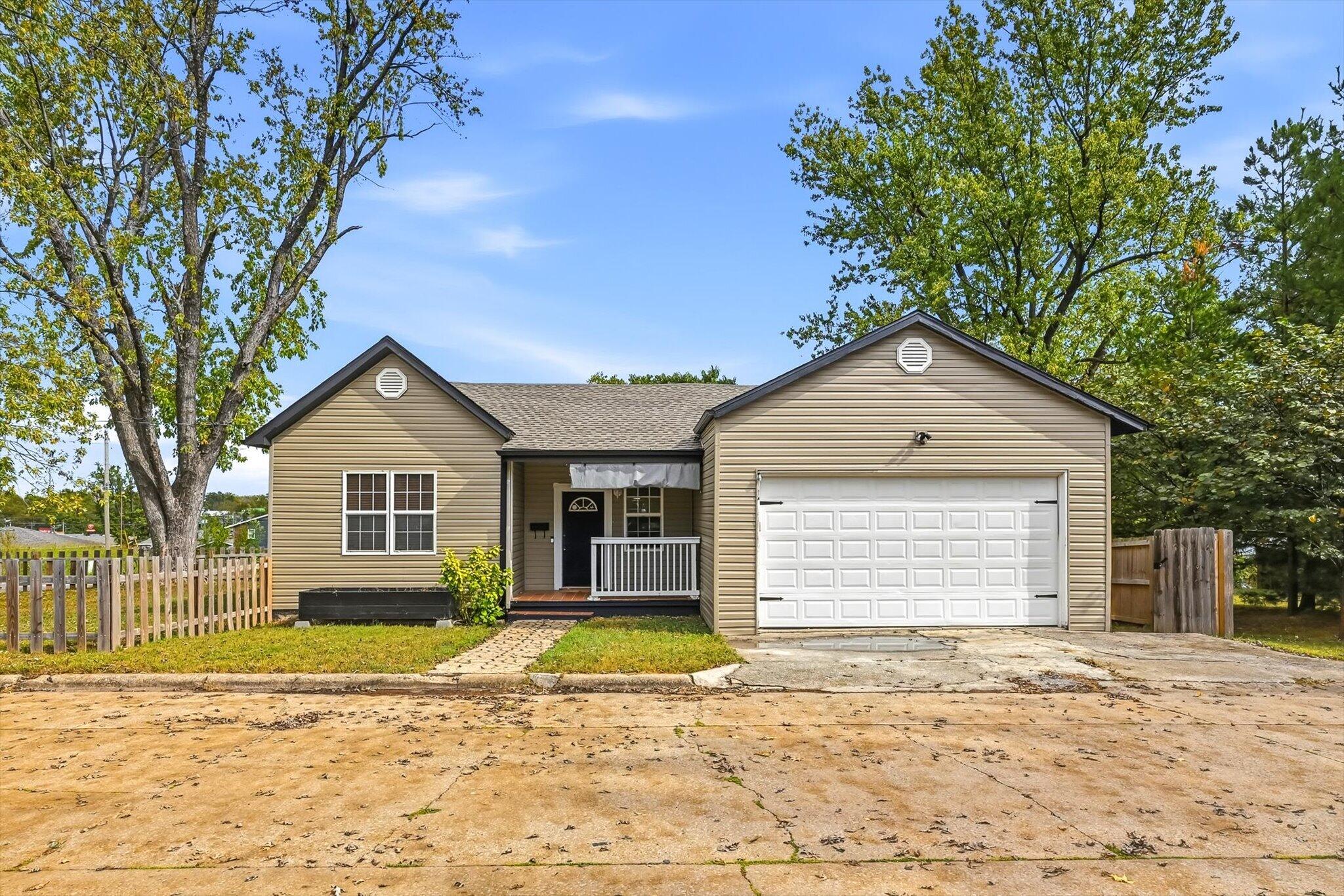 2256 N Nettleton Avenue, Springfield MO 65803