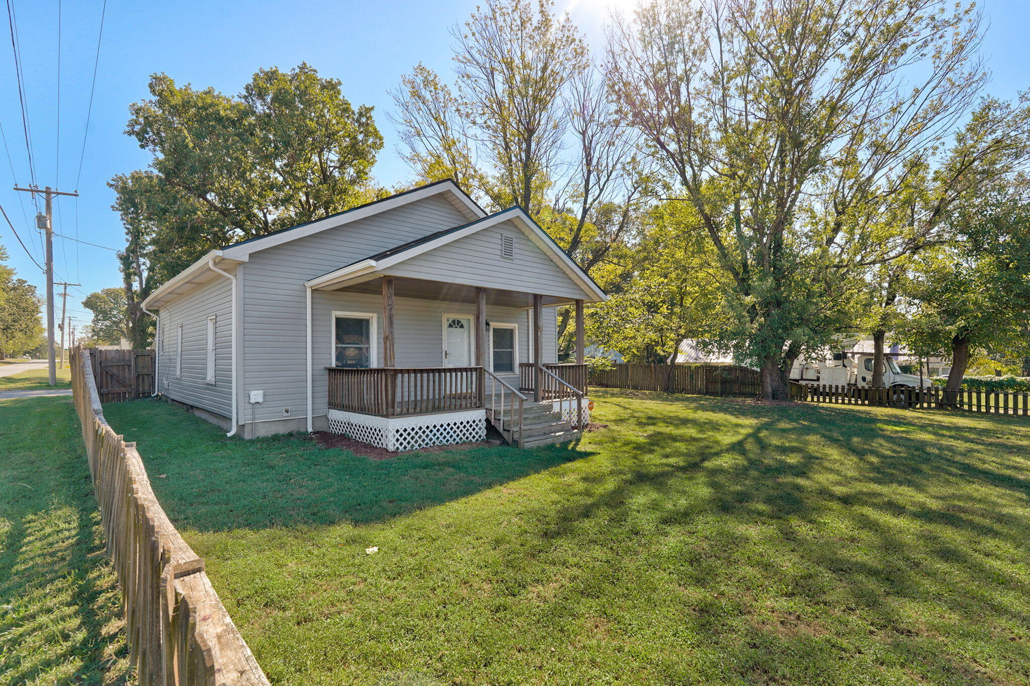 1352 N Ethyl Avenue, Springfield MO 65802