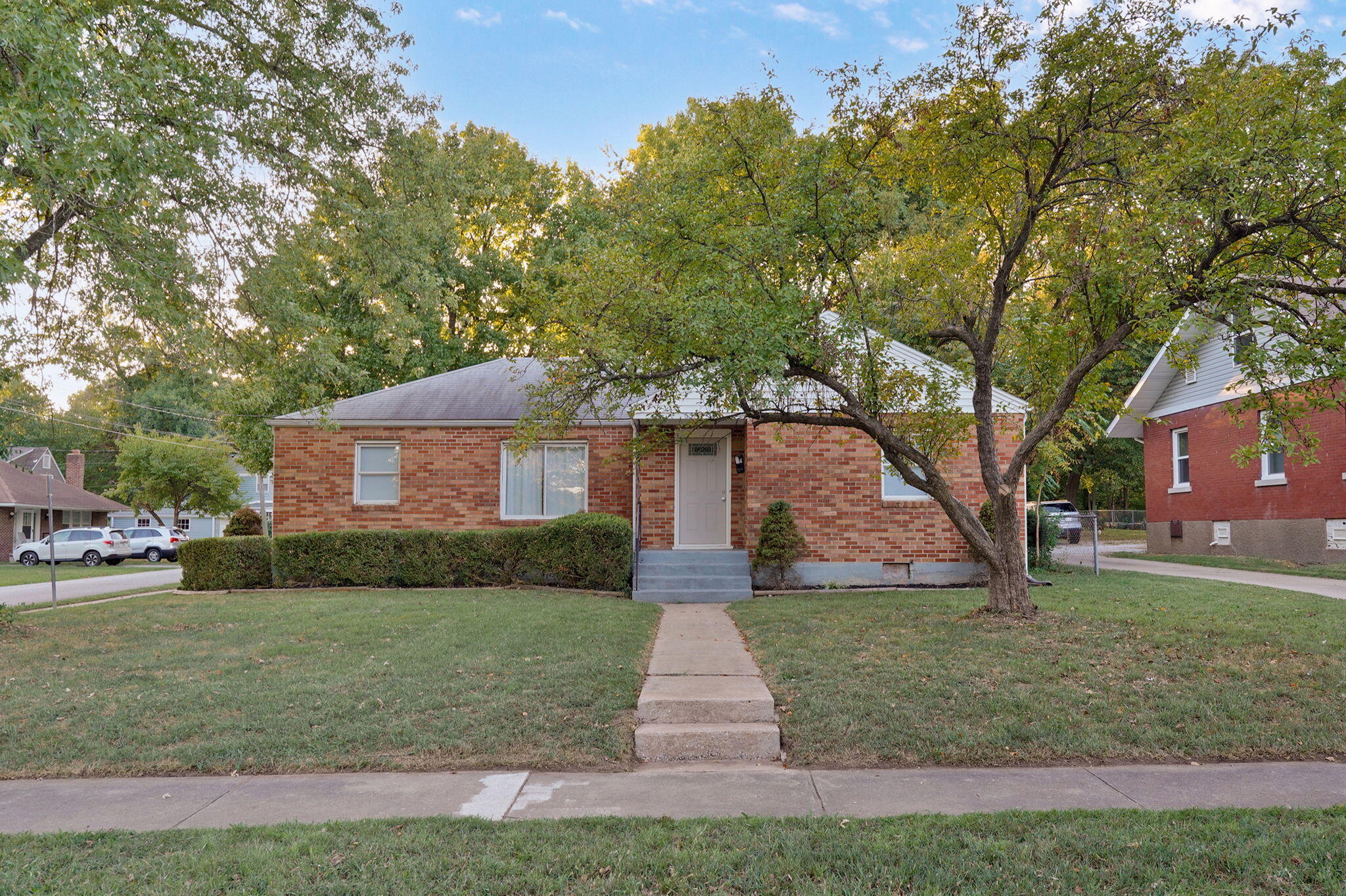 637 S Kickapoo Avenue, Springfield MO 65804