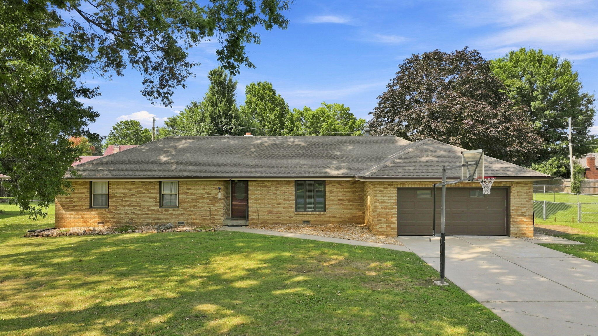 109 W Aven Avenue, Nixa MO 65714