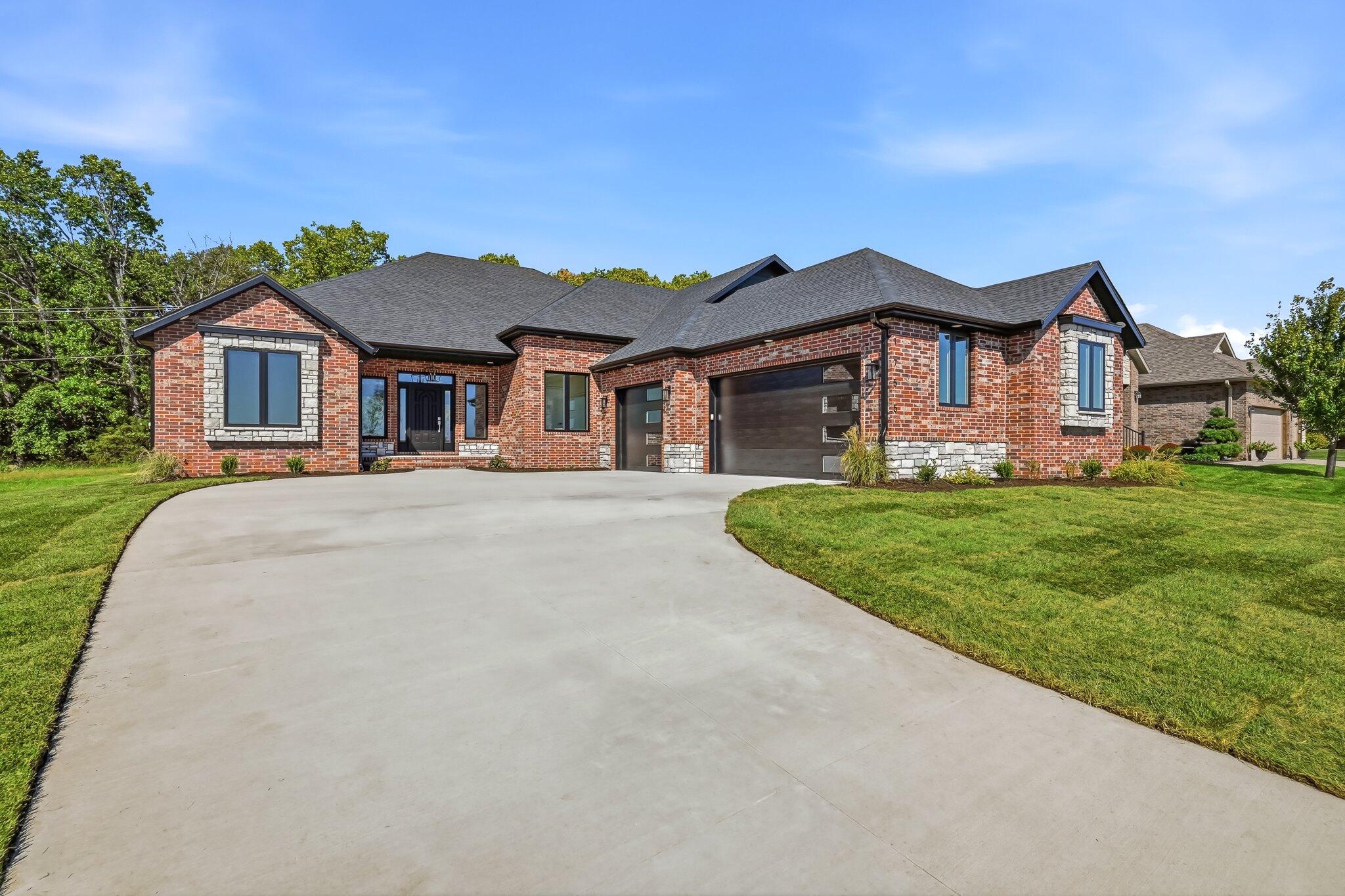 1755 W Gaslight Drive, Springfield MO 65810