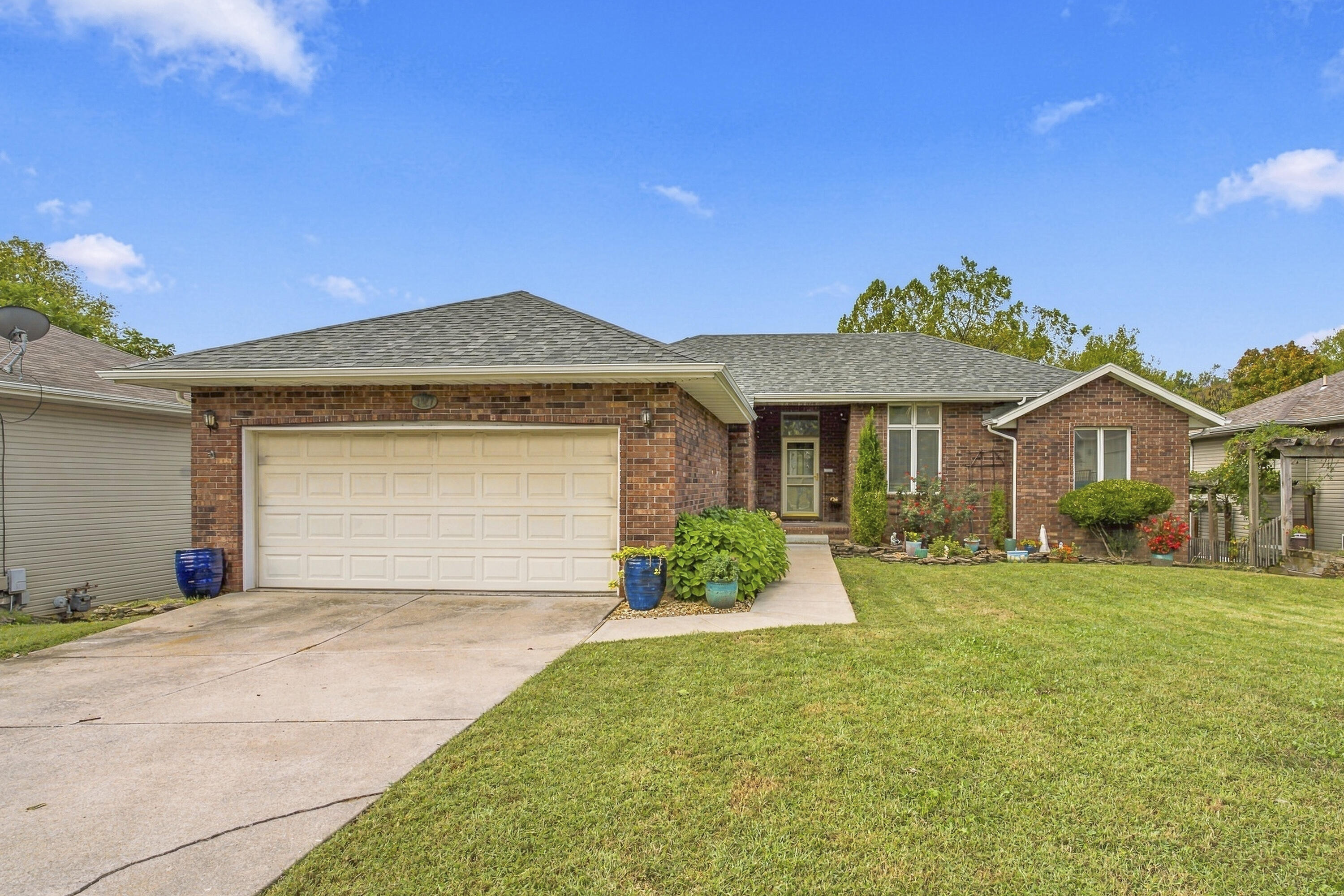 3327 S Lakeside Avenue, Springfield MO 65804