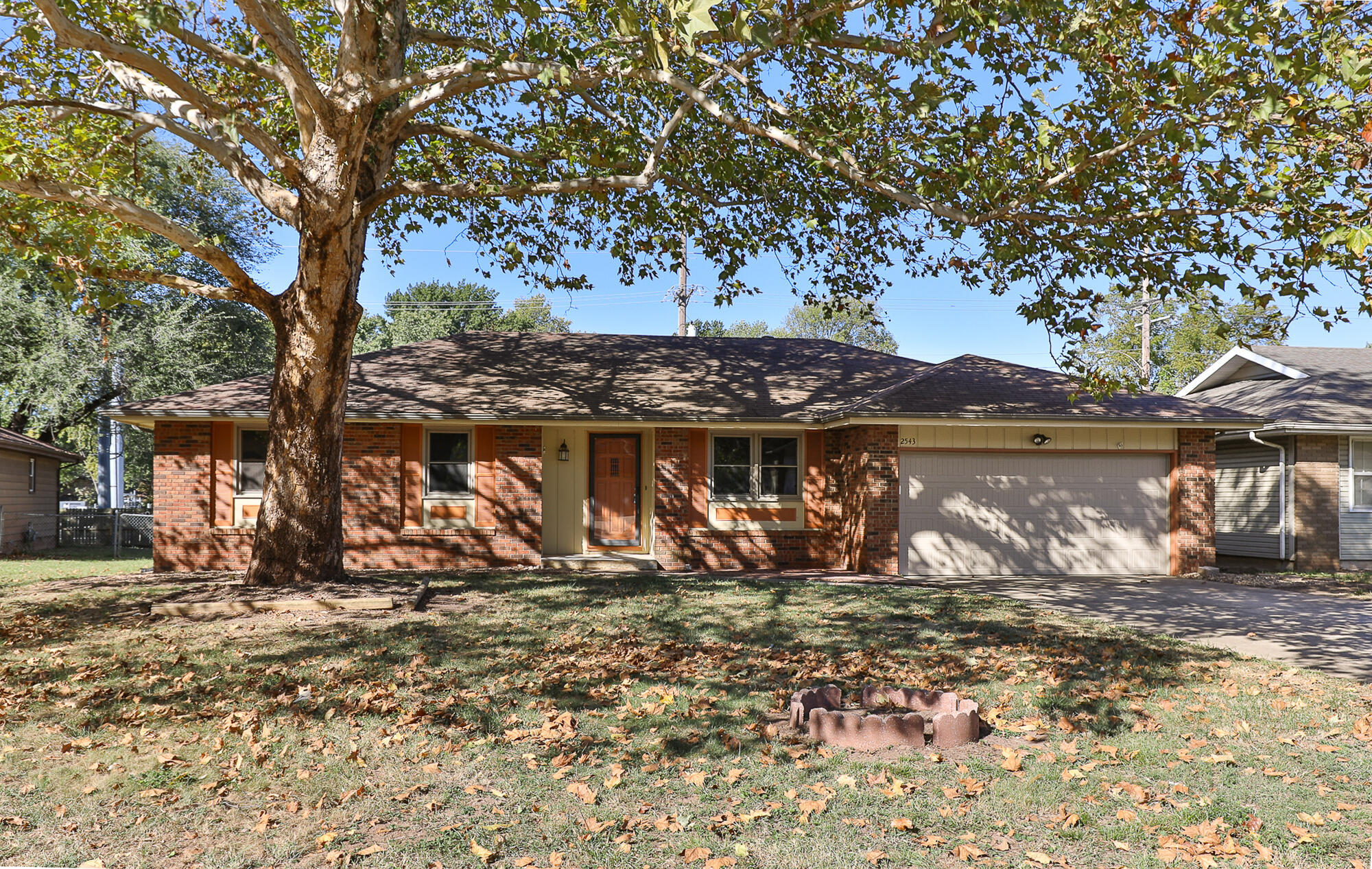 2543 S Pickwick Avenue, Springfield MO 65804