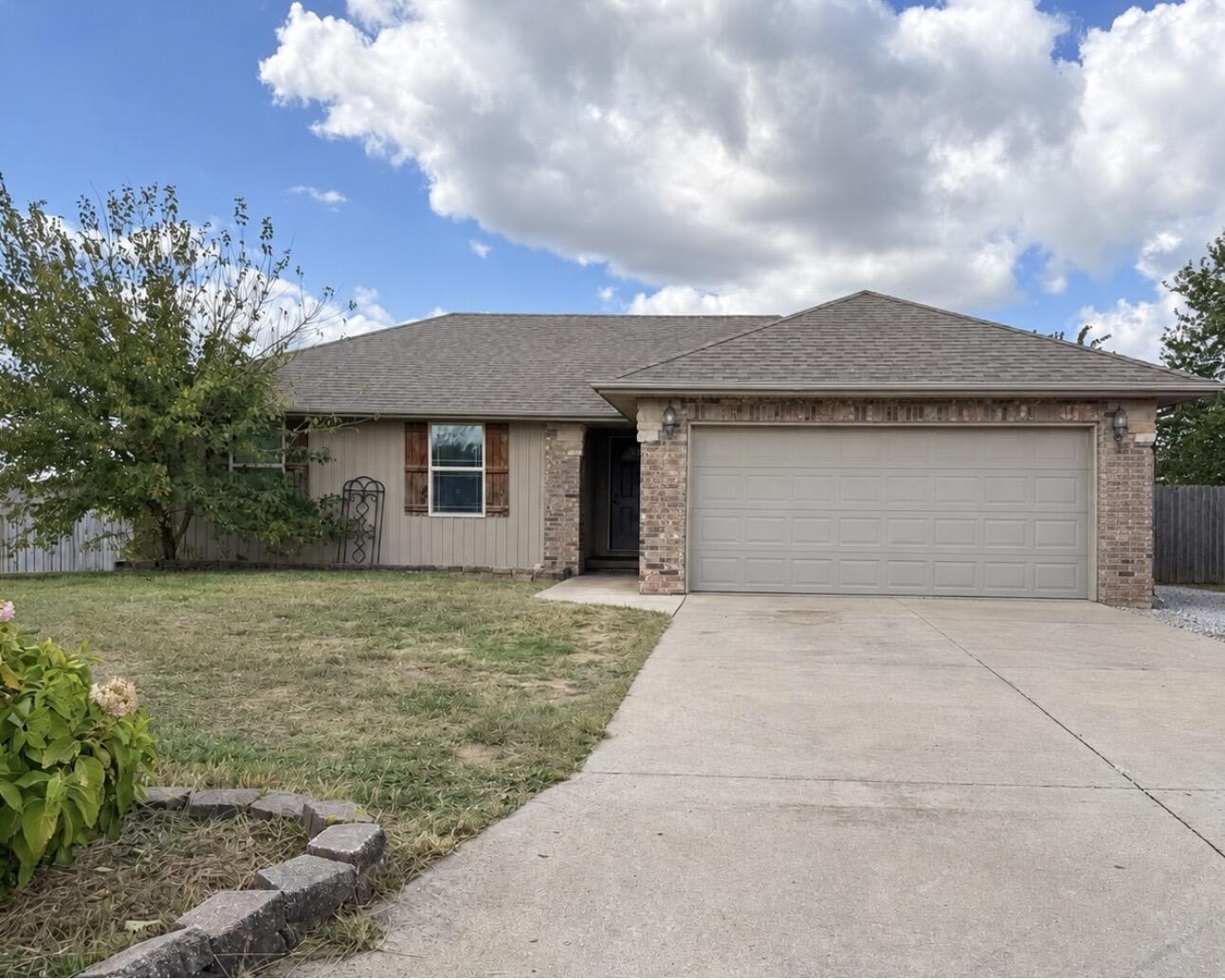 113 Cherry Avenue, Clever MO 65631