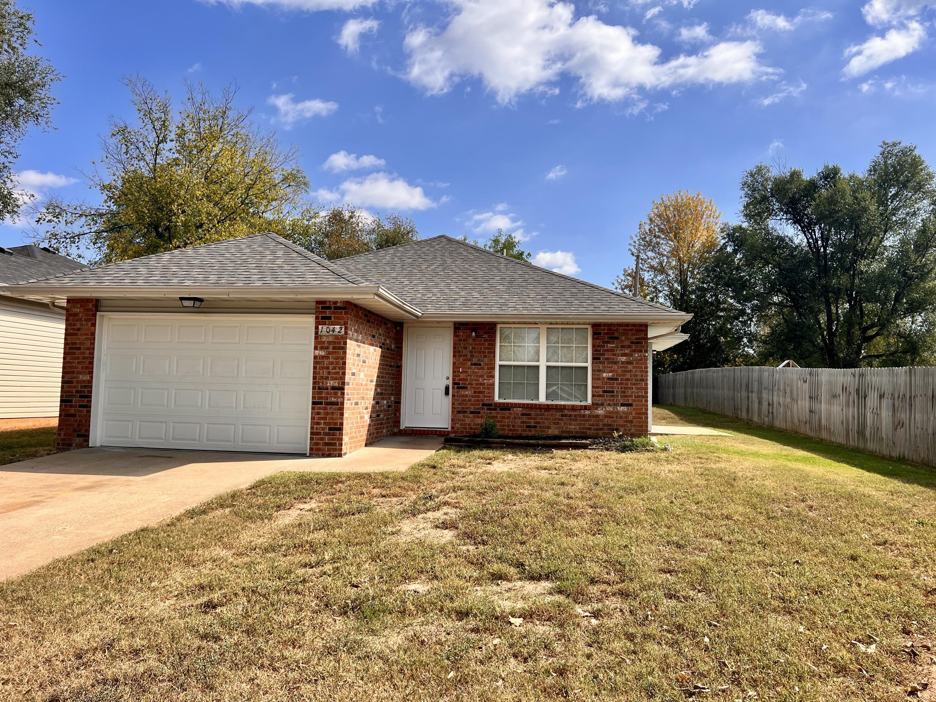 1042 S Glenn Avenue, Springfield MO 65802