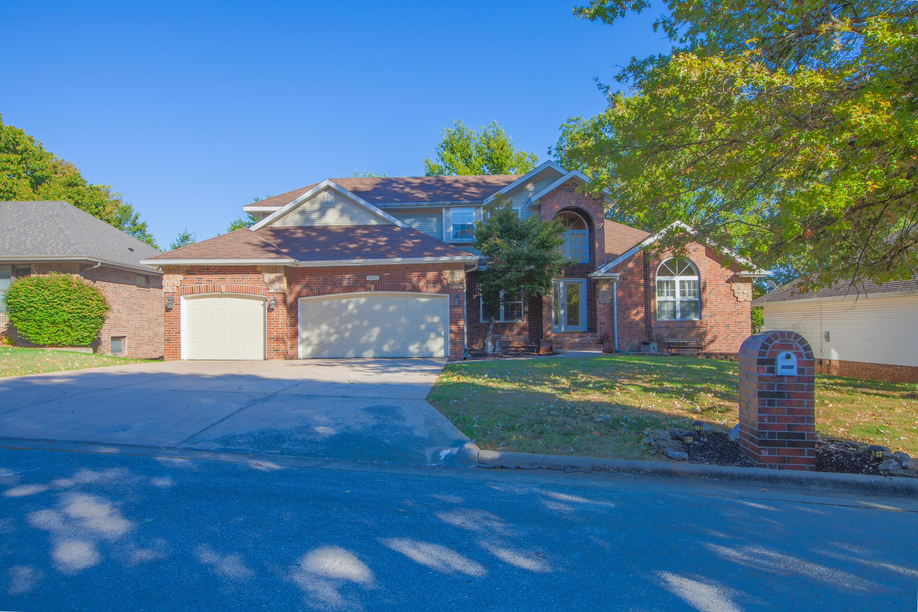 2546 S Chapel Drive, Springfield MO 65809