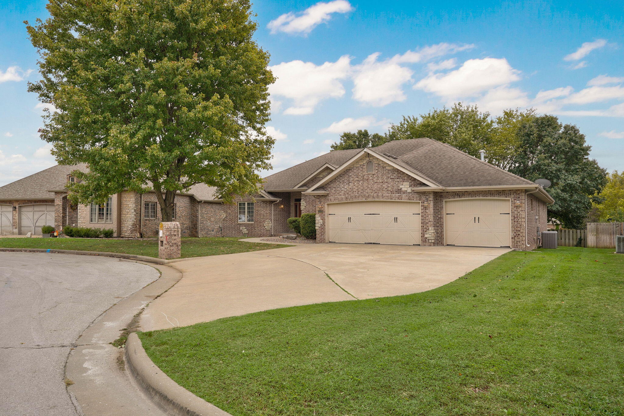 3122 W Knob Hill Street, Springfield MO 65810