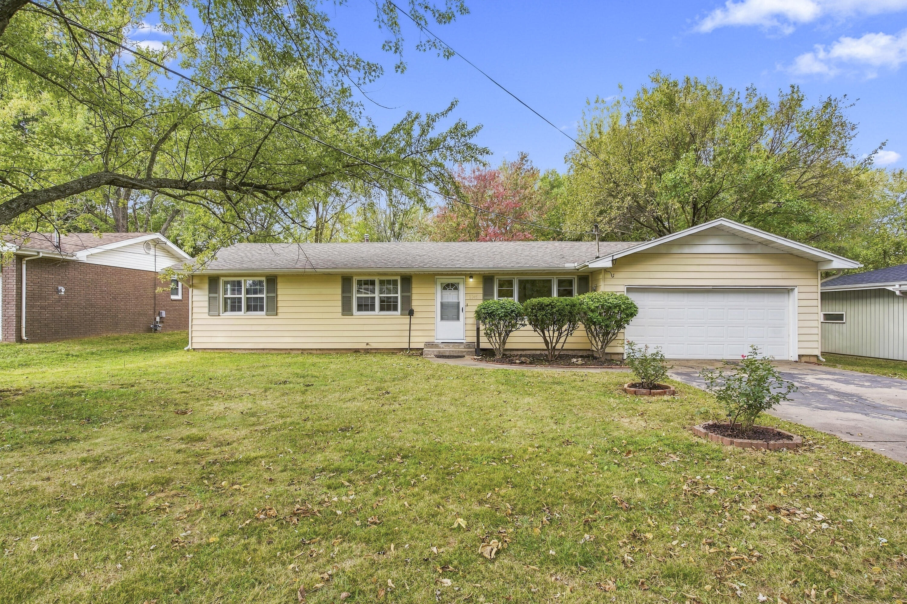 1145 S Plaza Avenue, Springfield MO 65804