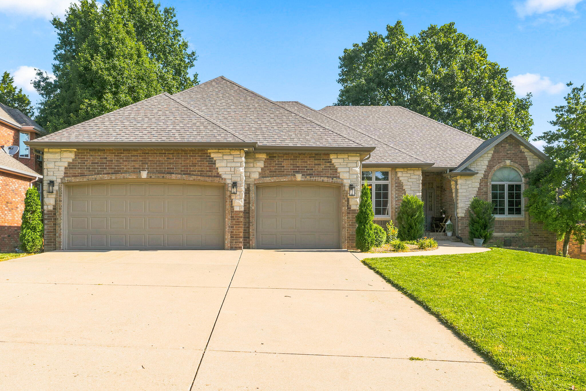 1019 W Parkhill Circle, Springfield MO 65810
