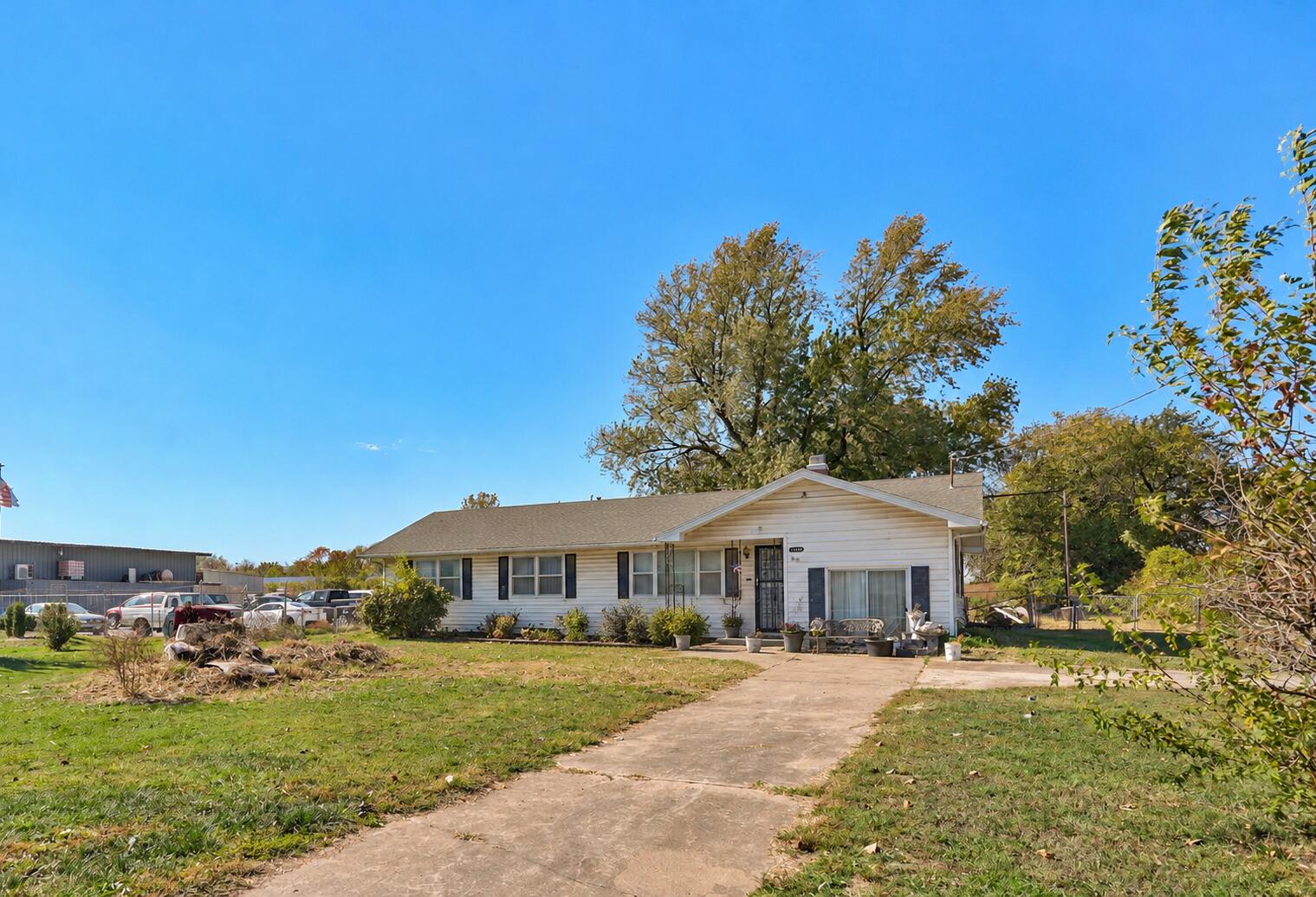 1100 N Farm Rd 123, Springfield MO 65802