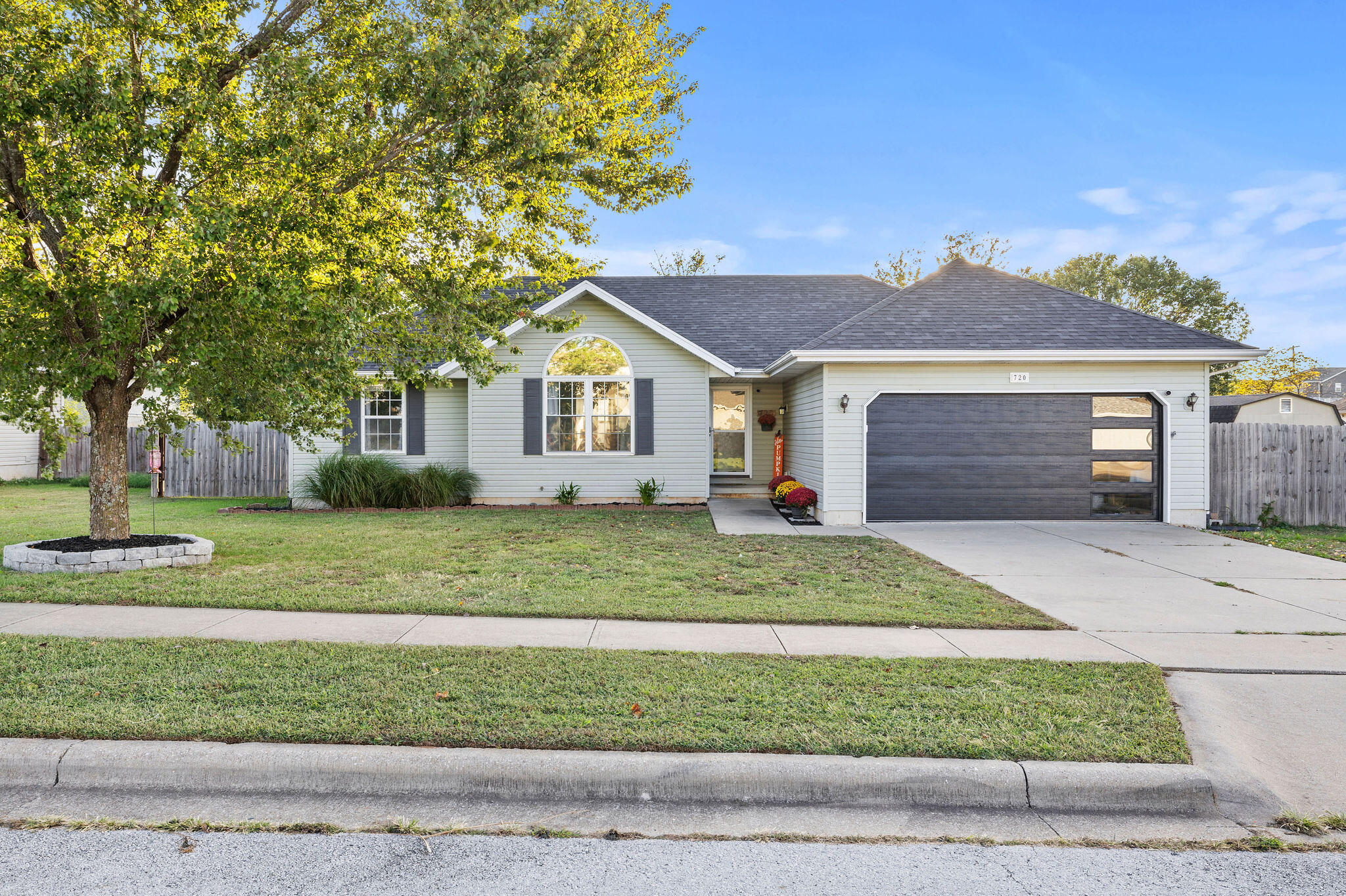 720 N Windmill Place, Republic MO 65738