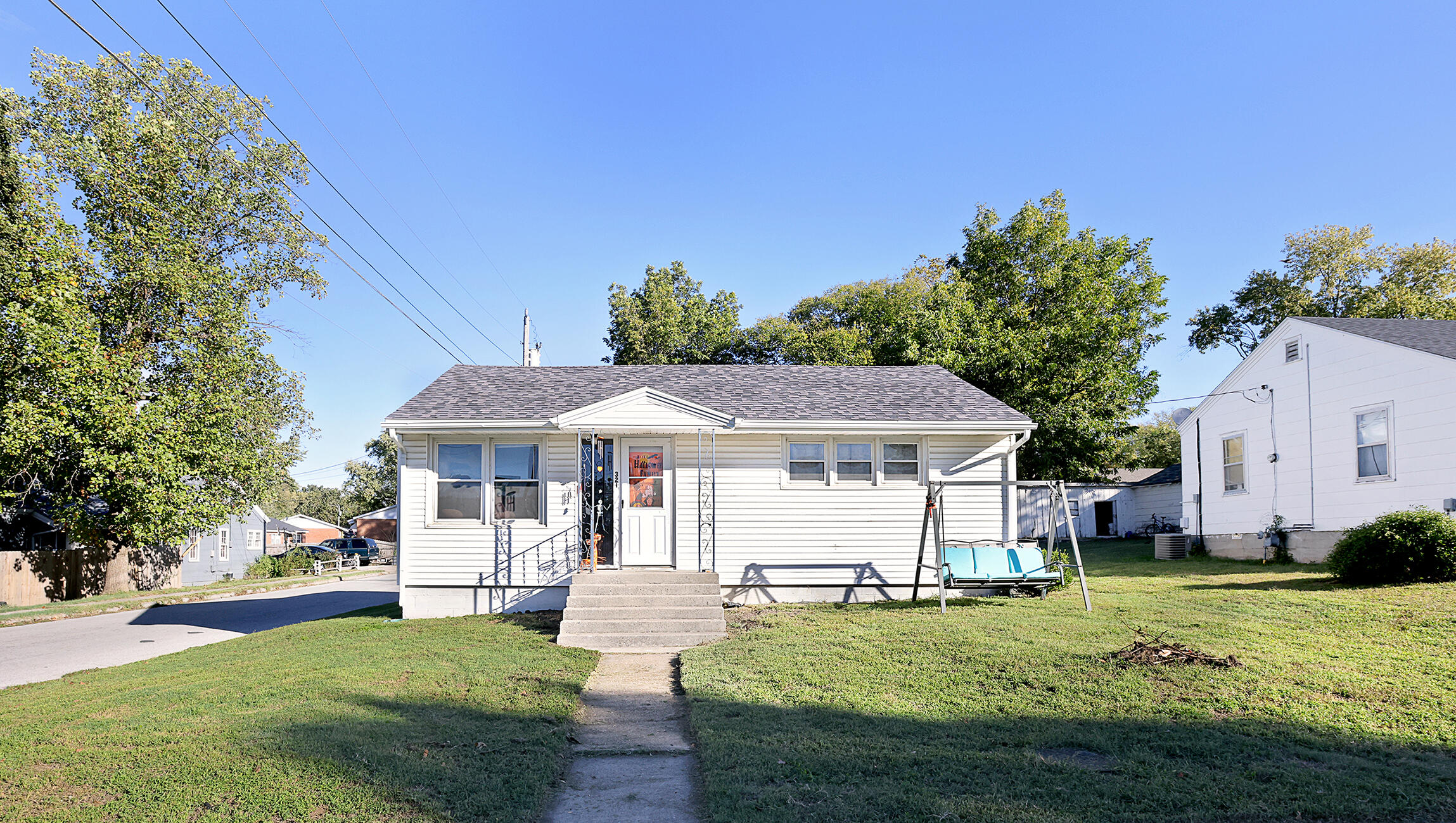 321 W Jefferson Street, Marshfield MO 65706